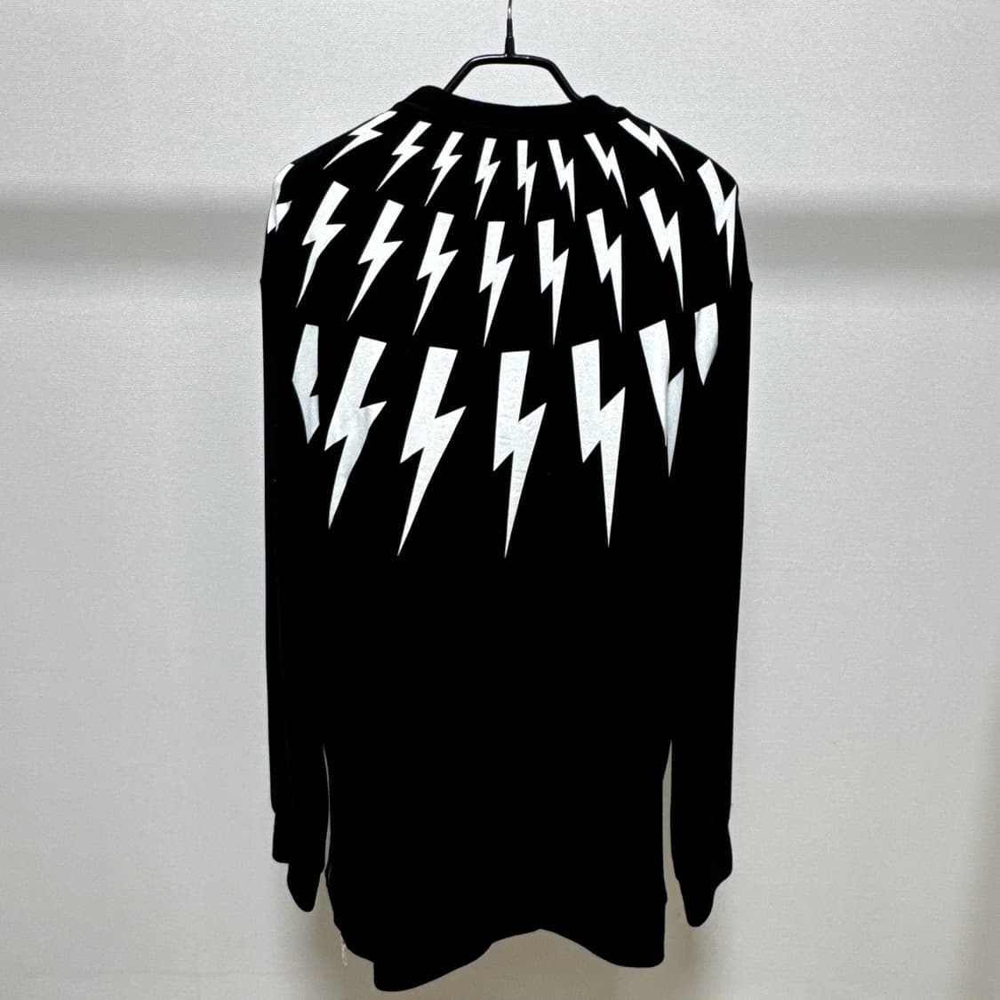 [L] 닐바렛 썬더 라이트닝 네오프렌 스트레이트 봄버 맨투맨 상품이미지3