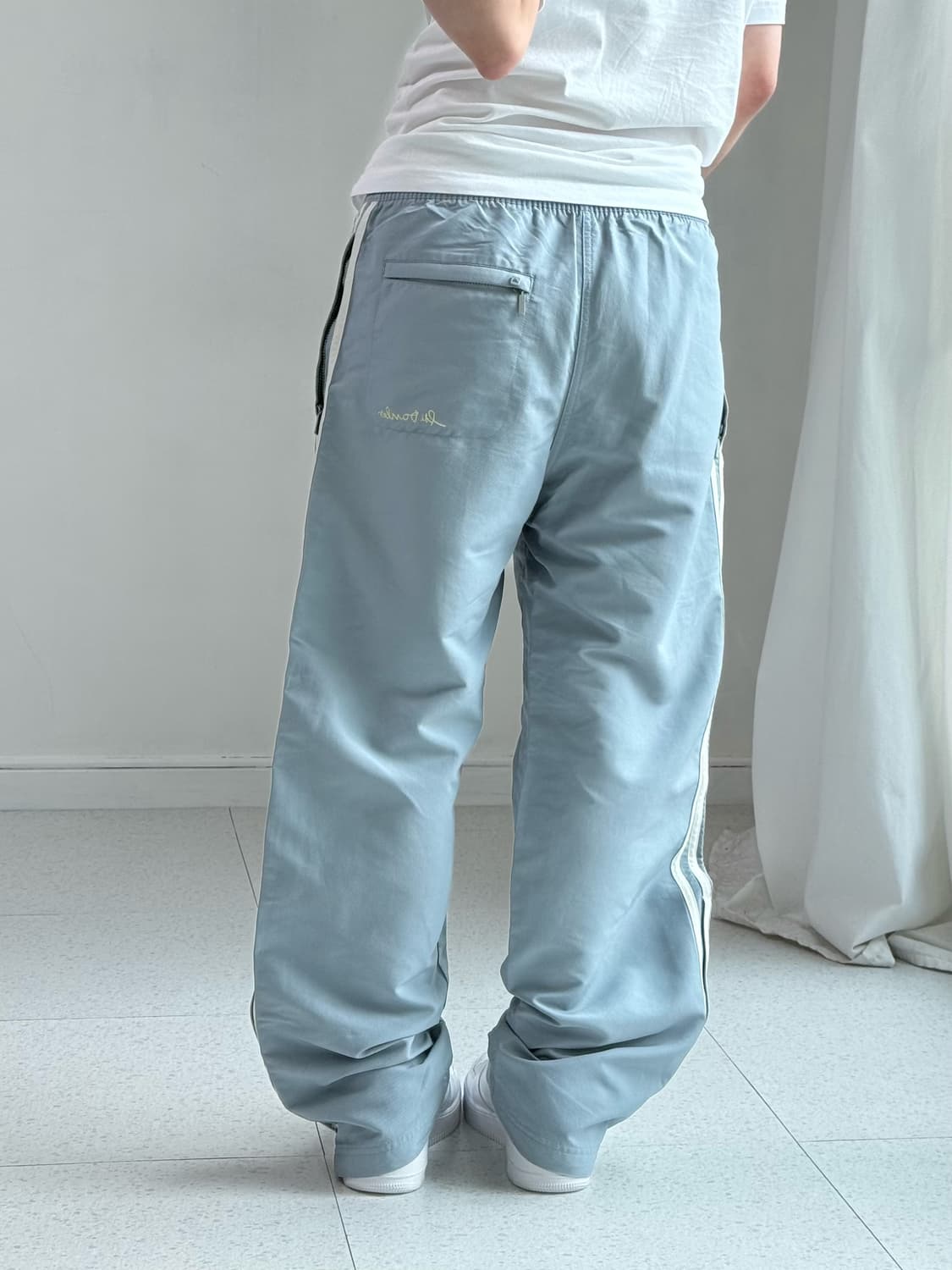 아디다스 뮤트 하늘 트랙팬츠 상품이미지4