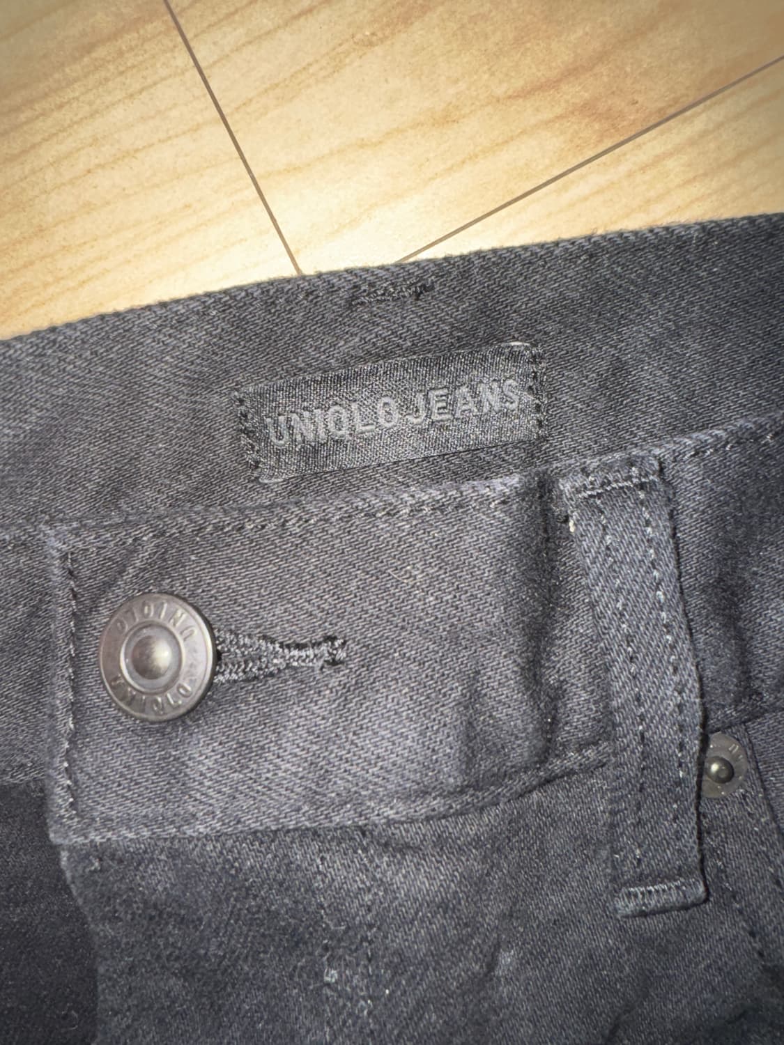 유니클로 슬림핏 셀비지 커팅진 블랙 상품이미지2