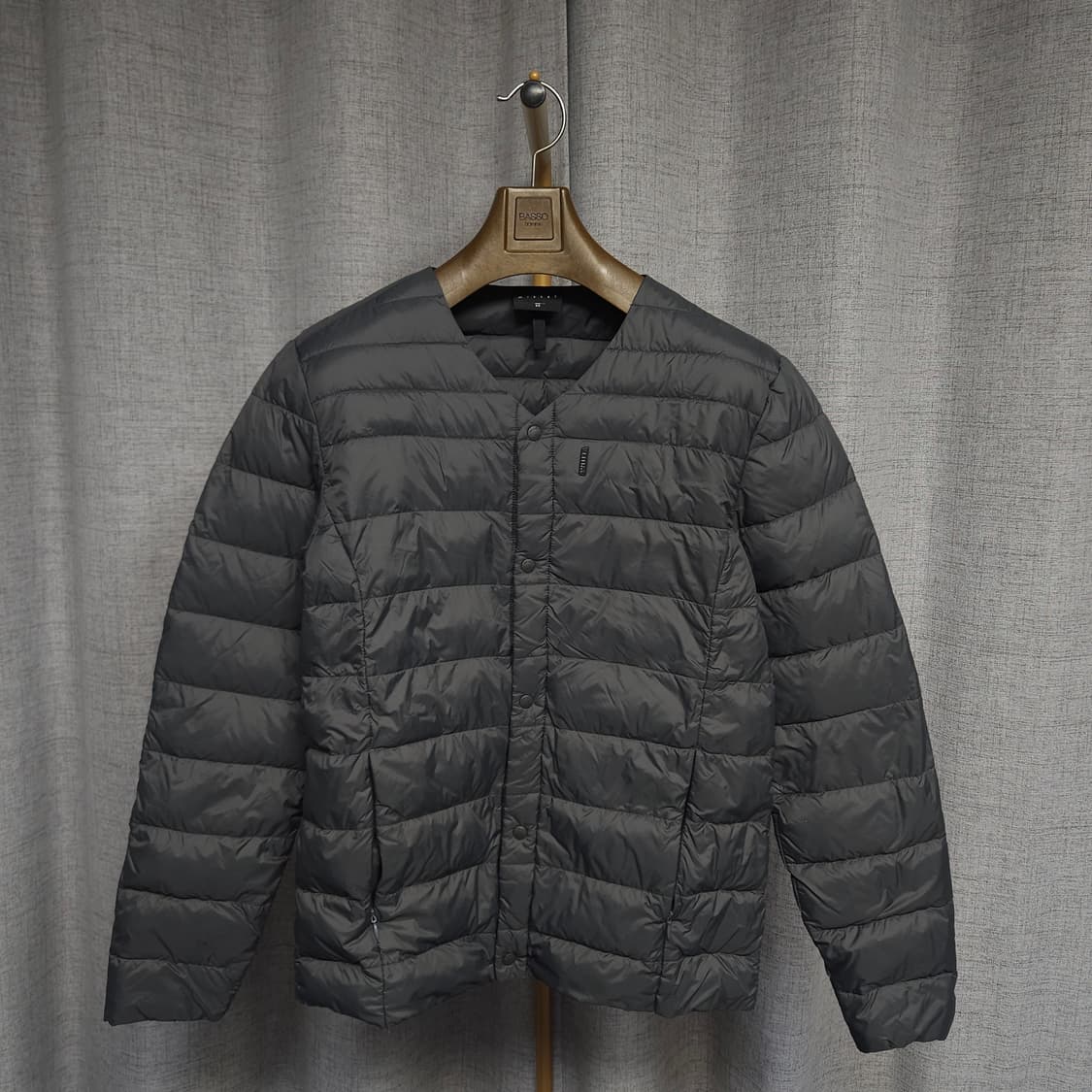 95 ) 밀레 남성 거위털 구스 브이넥 경량 패딩 차콜 상품이미지1