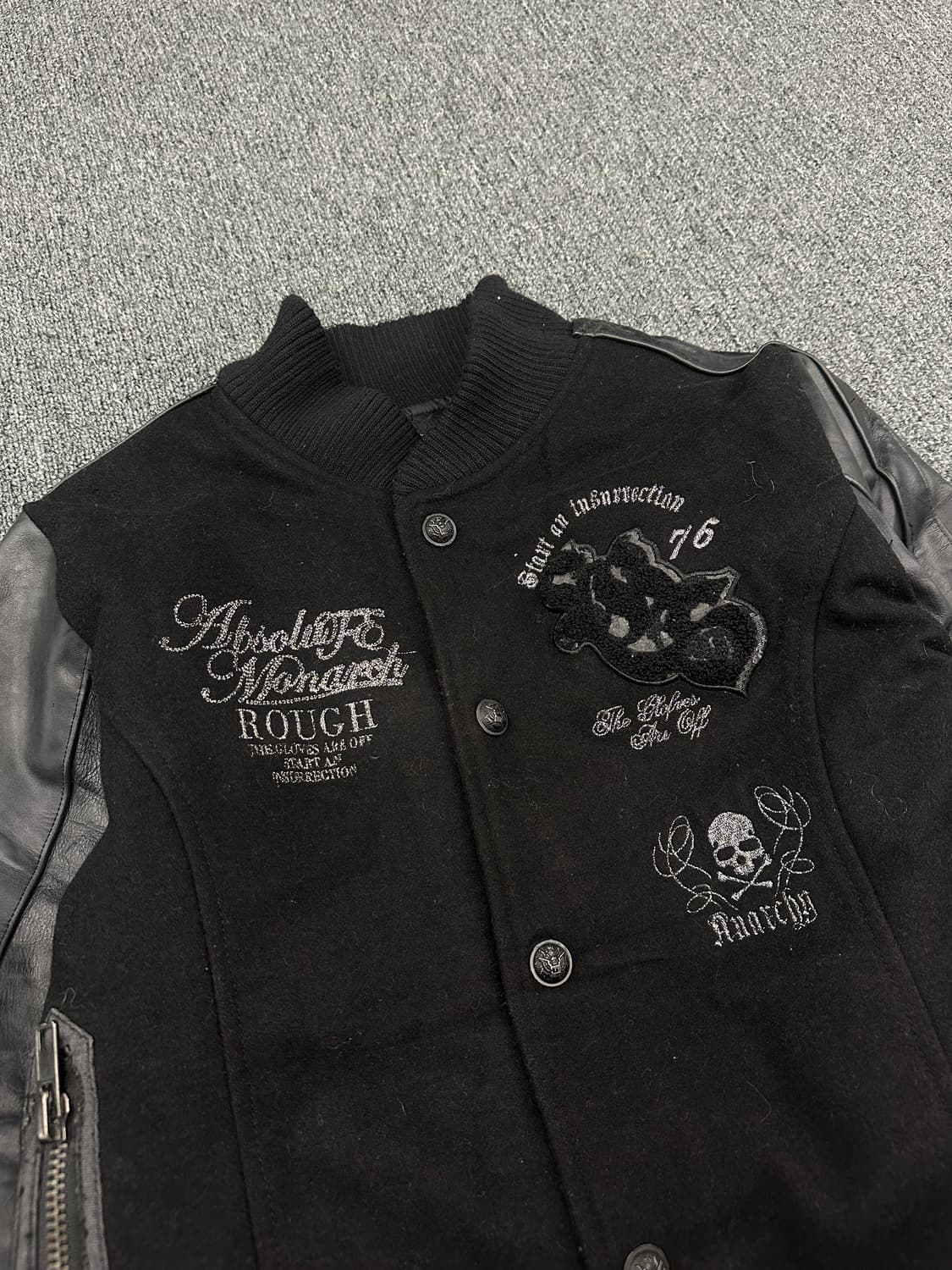 2) LAGUST 스컬 자수 블랙 바시티 자켓  상품이미지3