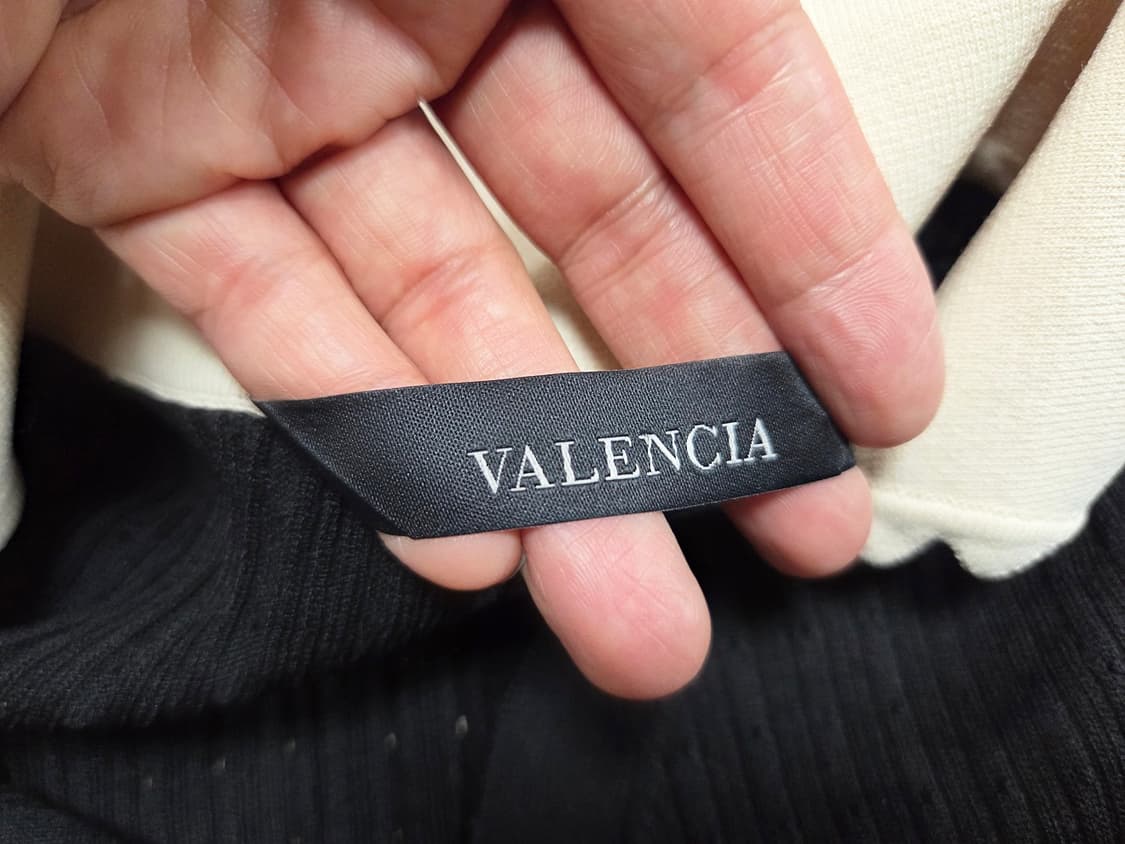 발렌시아(VALENCIA) 골드버튼 니트원피스 55-66 새상품 상품이미지9