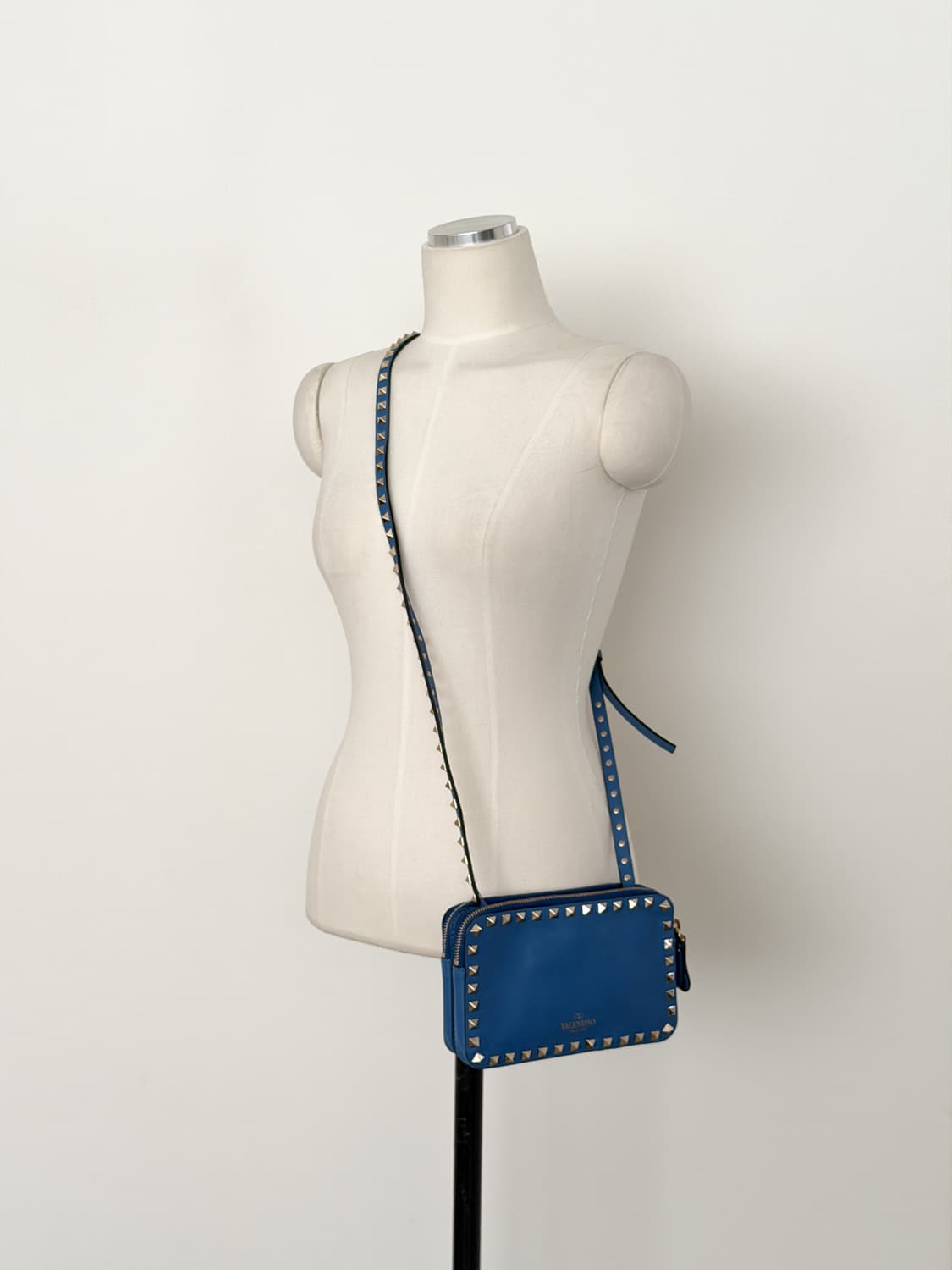 발렌티노 카프스킨 락스터드 더블 지프 크로스백 상품이미지2