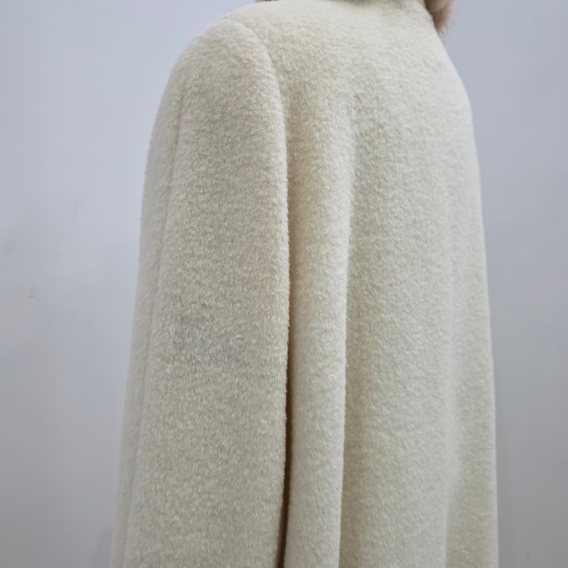 베이지 알파카 밍크퍼 트리밍 A라인 코트 상품이미지10