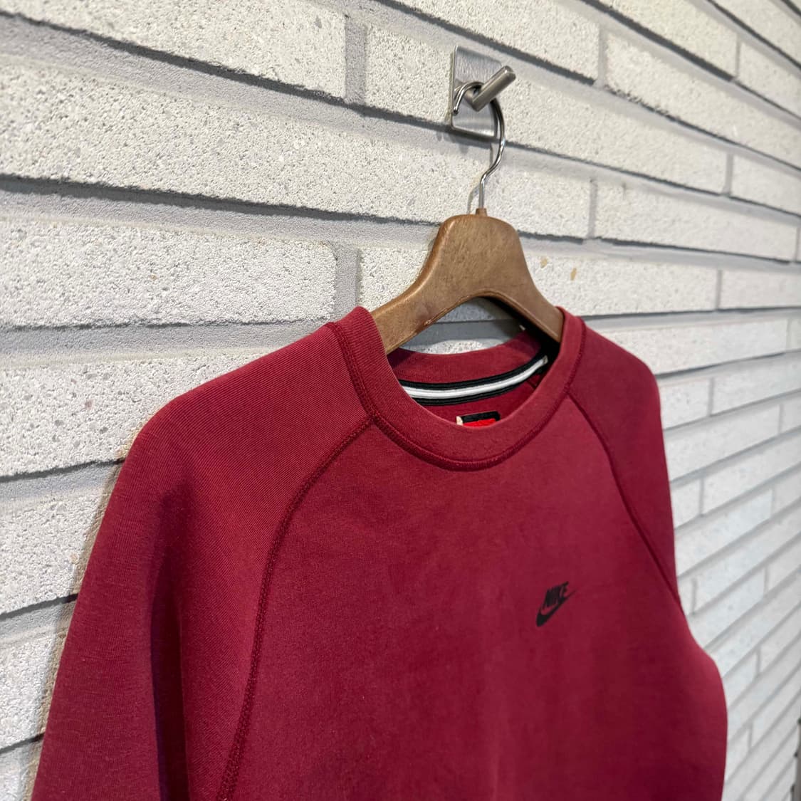 나이키 파이핑 자수 트랙 맨투맨 버건디 컬러 상품이미지2