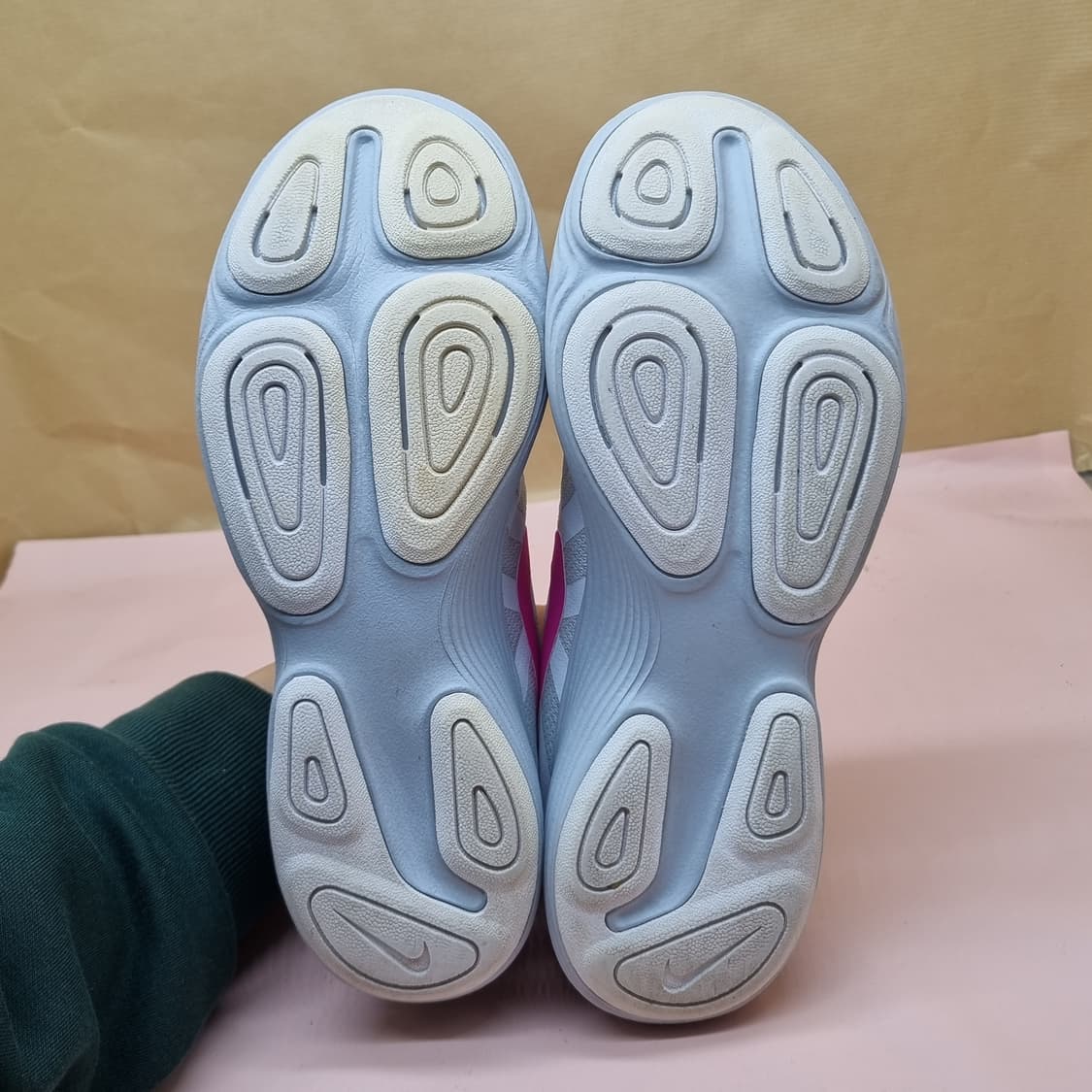 나이키 레볼루션4 여성운동화240 상품이미지3