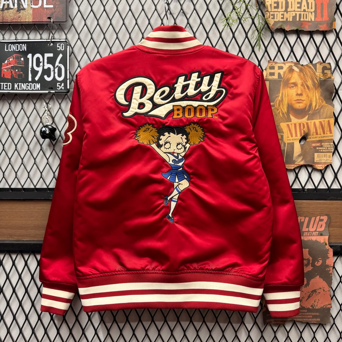 베티붑 새틴 바시티 자켓 후면 캐릭터 포인트 레드 상품이미지1