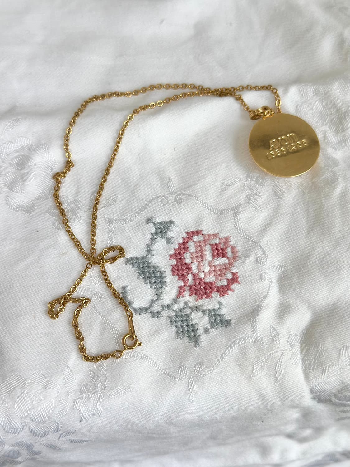 미국 빈티지 골드 코인 로즈 목걸이 Avon 상품이미지4