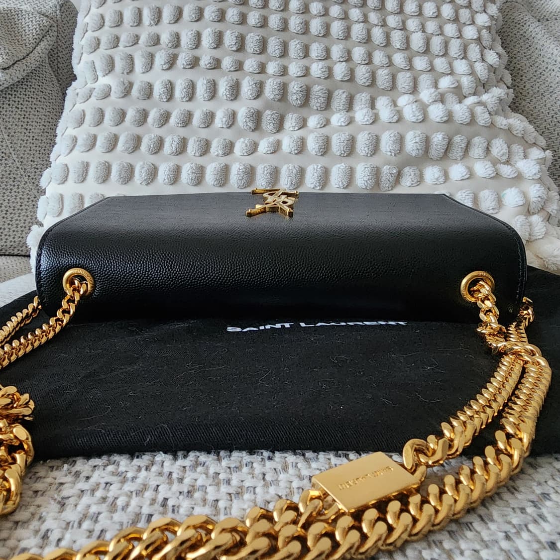 전시품급 생로랑 케이트 그랑드 뿌드르 카프스킨 금장 체인백 미디엄 블랙 상품이미지4
