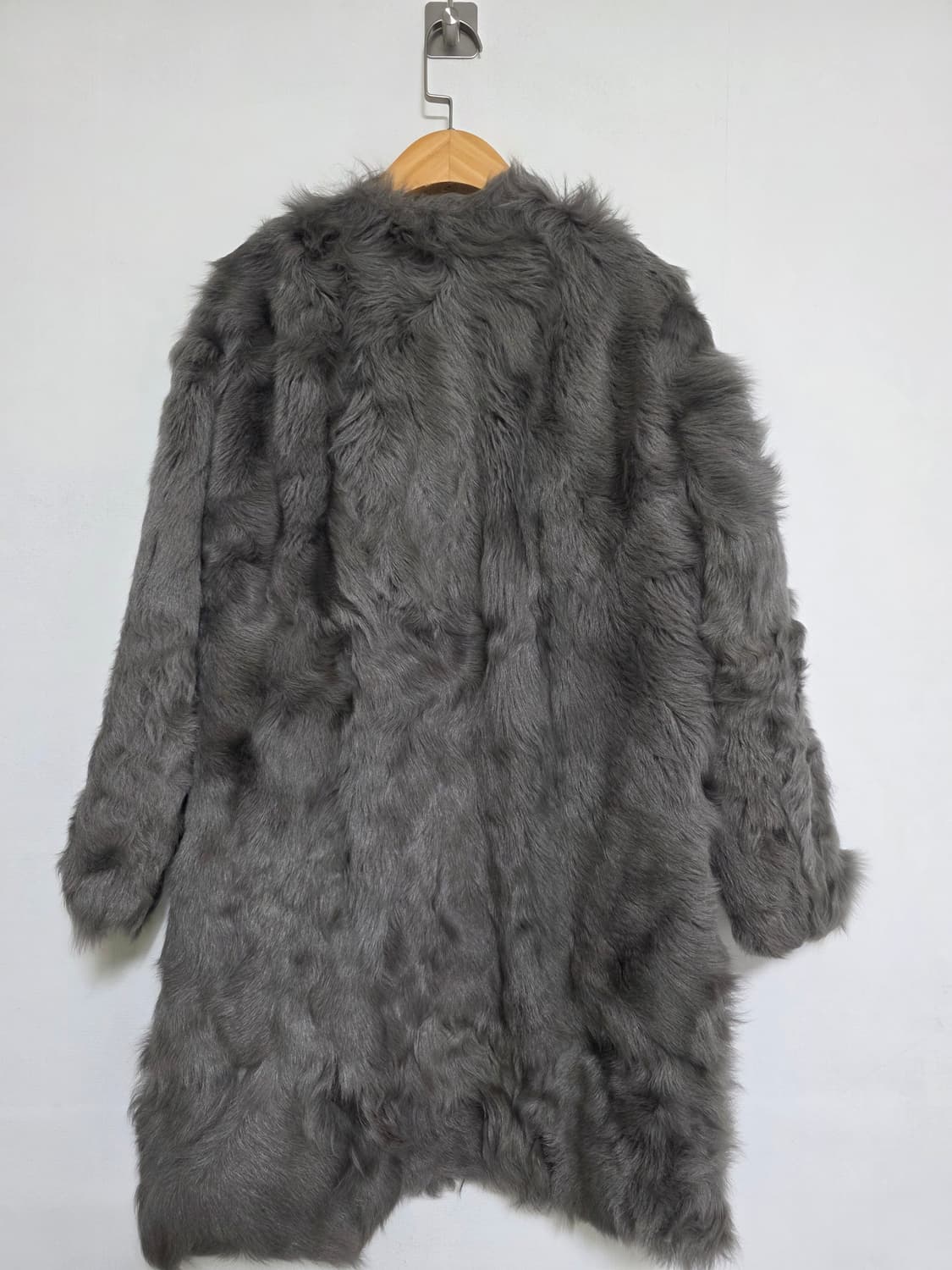 자라 ZARA WOMAN 100% 새끼양가죽 롱 퍼코트 (M사이즈) 상품이미지2