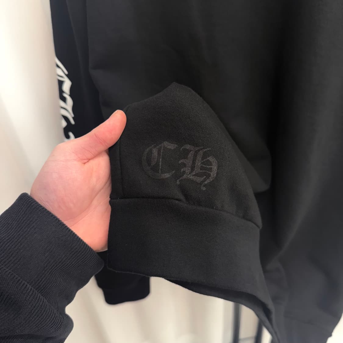 [25년/L] 크롬하츠 넥 로고 맨투맨 블랙 상품이미지5