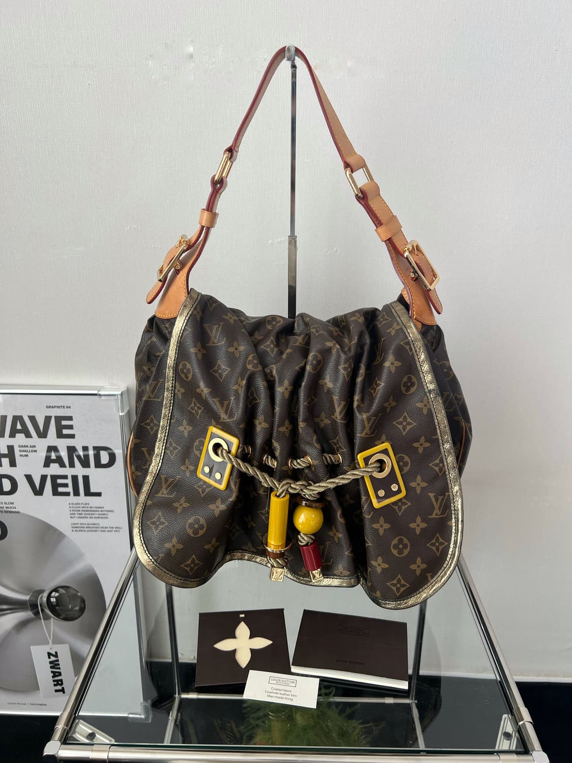 루이비통 모노그램 칼라하리 GM 리미티드 에디션 상품이미지3
