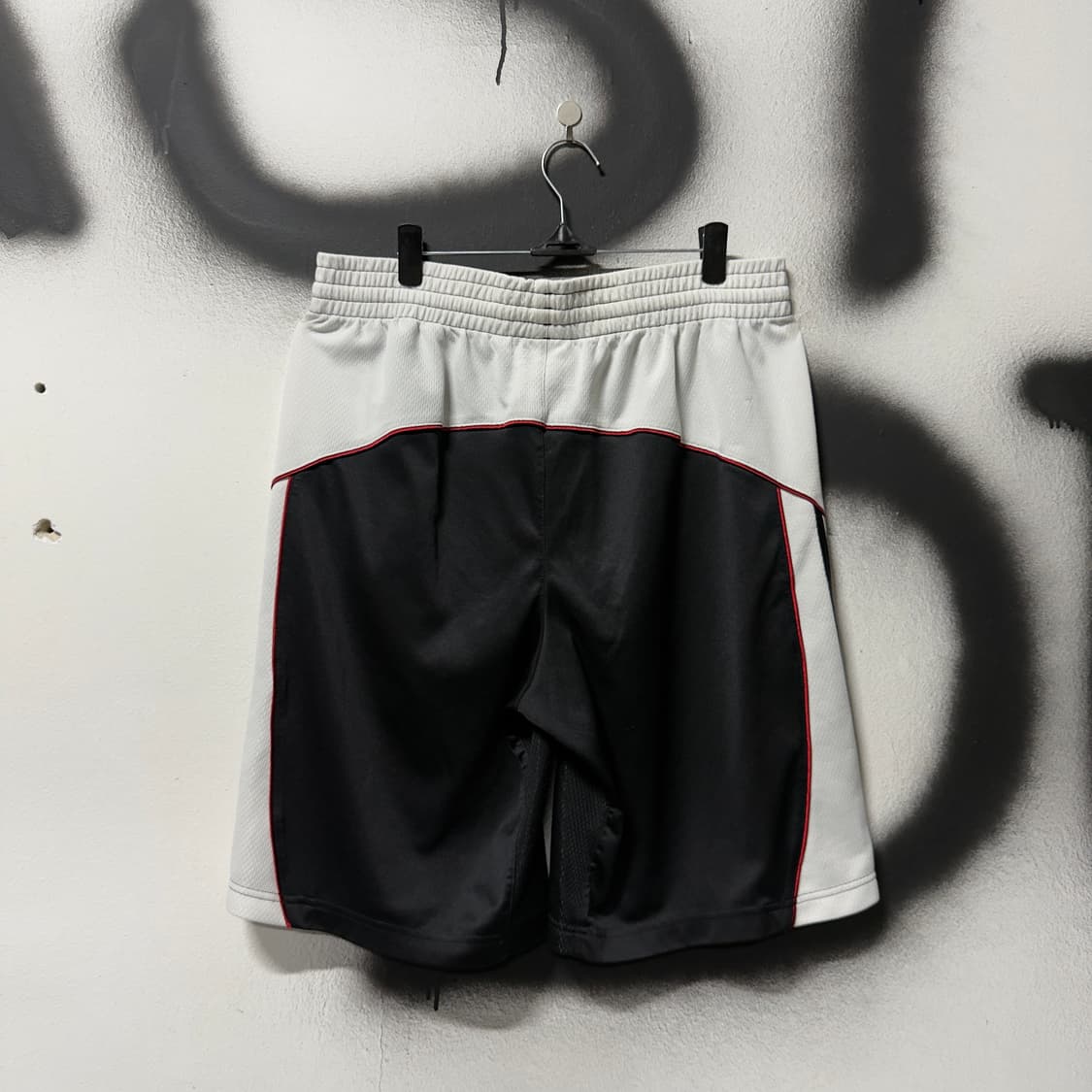 아디다스 올드스쿨 범고래 배색 바스켓볼 쇼트 팬츠 상품이미지2