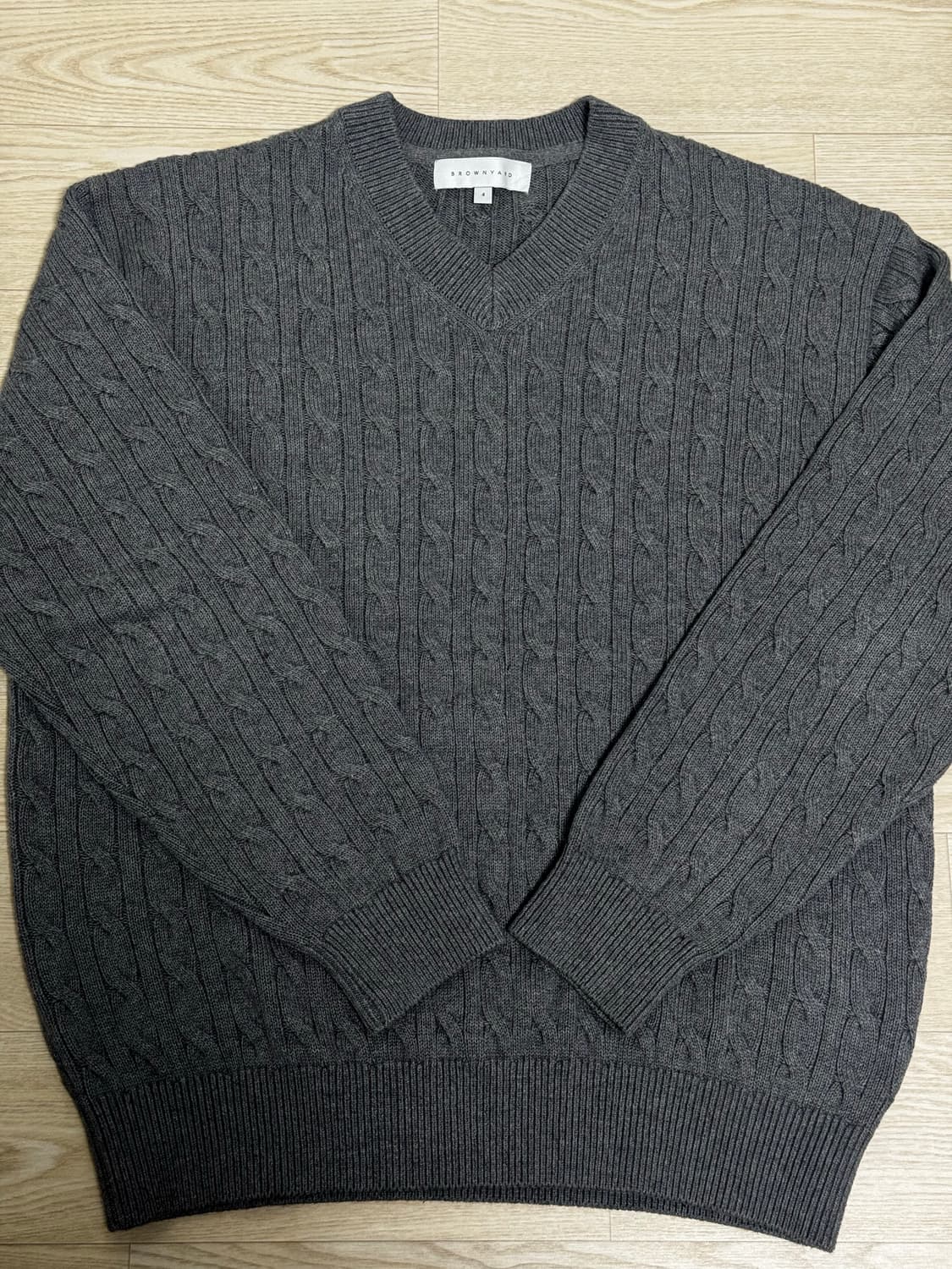 브라운야드 브이넥 케이블 니트 상품이미지1