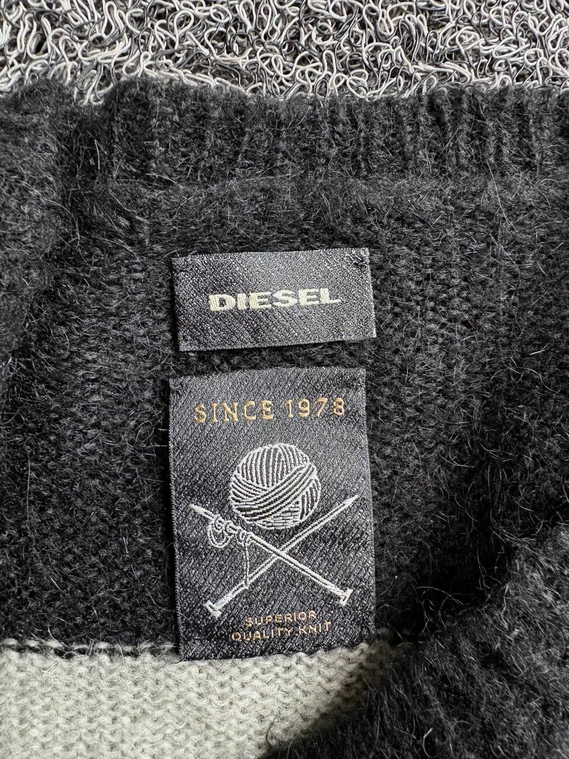 디젤 패치로고 단가라 디테일 모헤어 스웨터 2936 상품이미지3