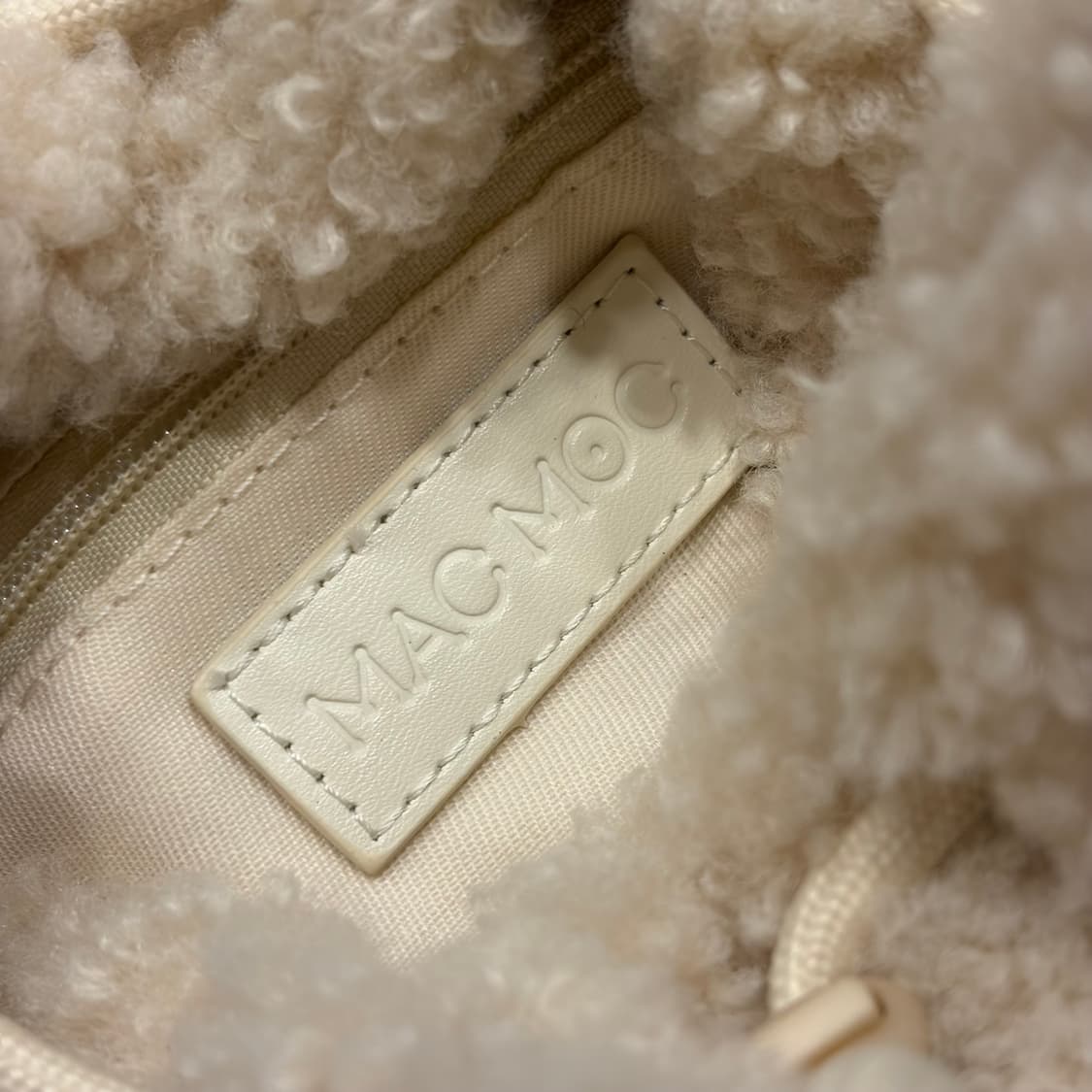 MACMOC 마크모크 아이보리 뽀글이 덤블 백팩 상품이미지5