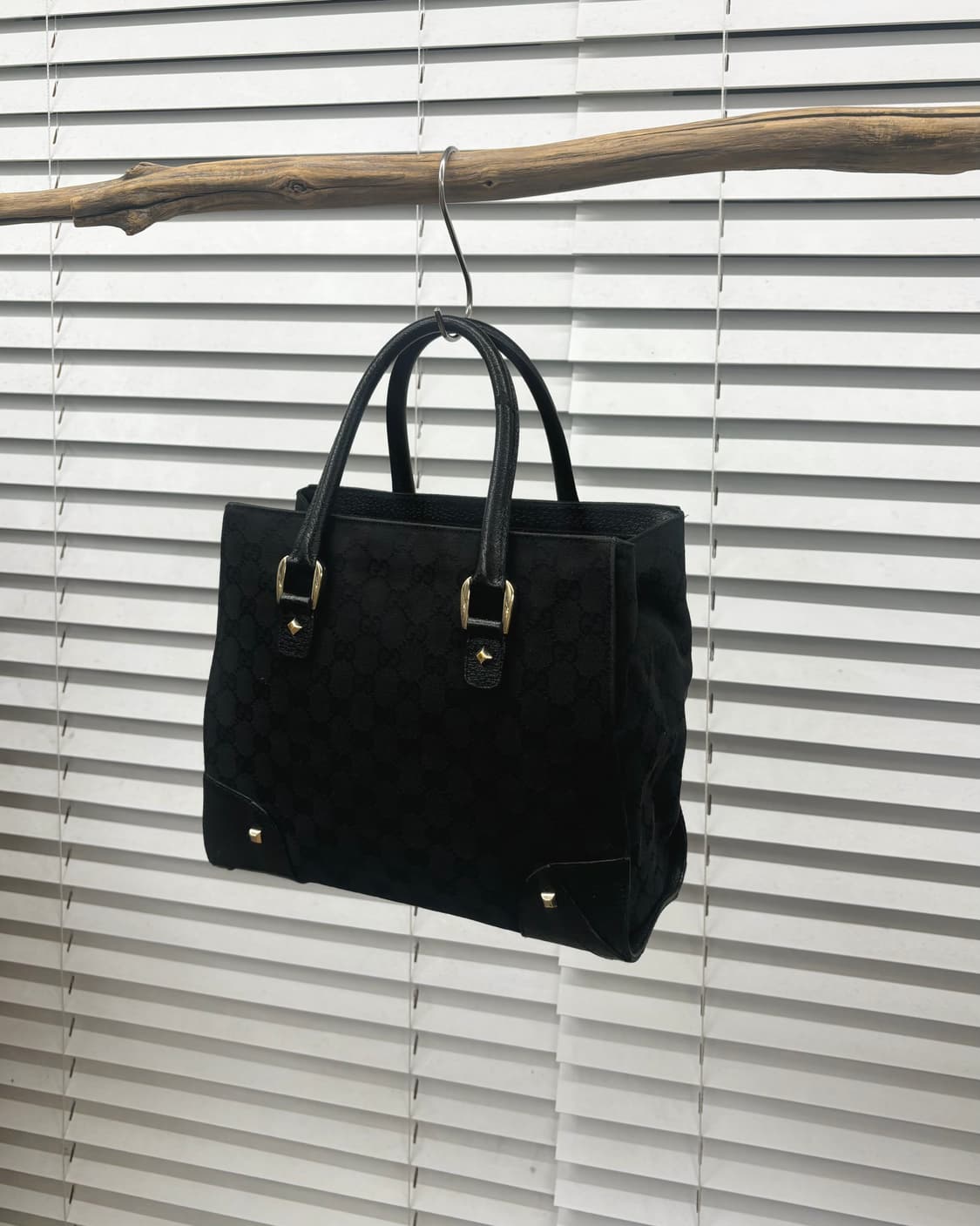 구찌 블랙 cc 캔버스 네일헤드 핸드백 상품이미지1