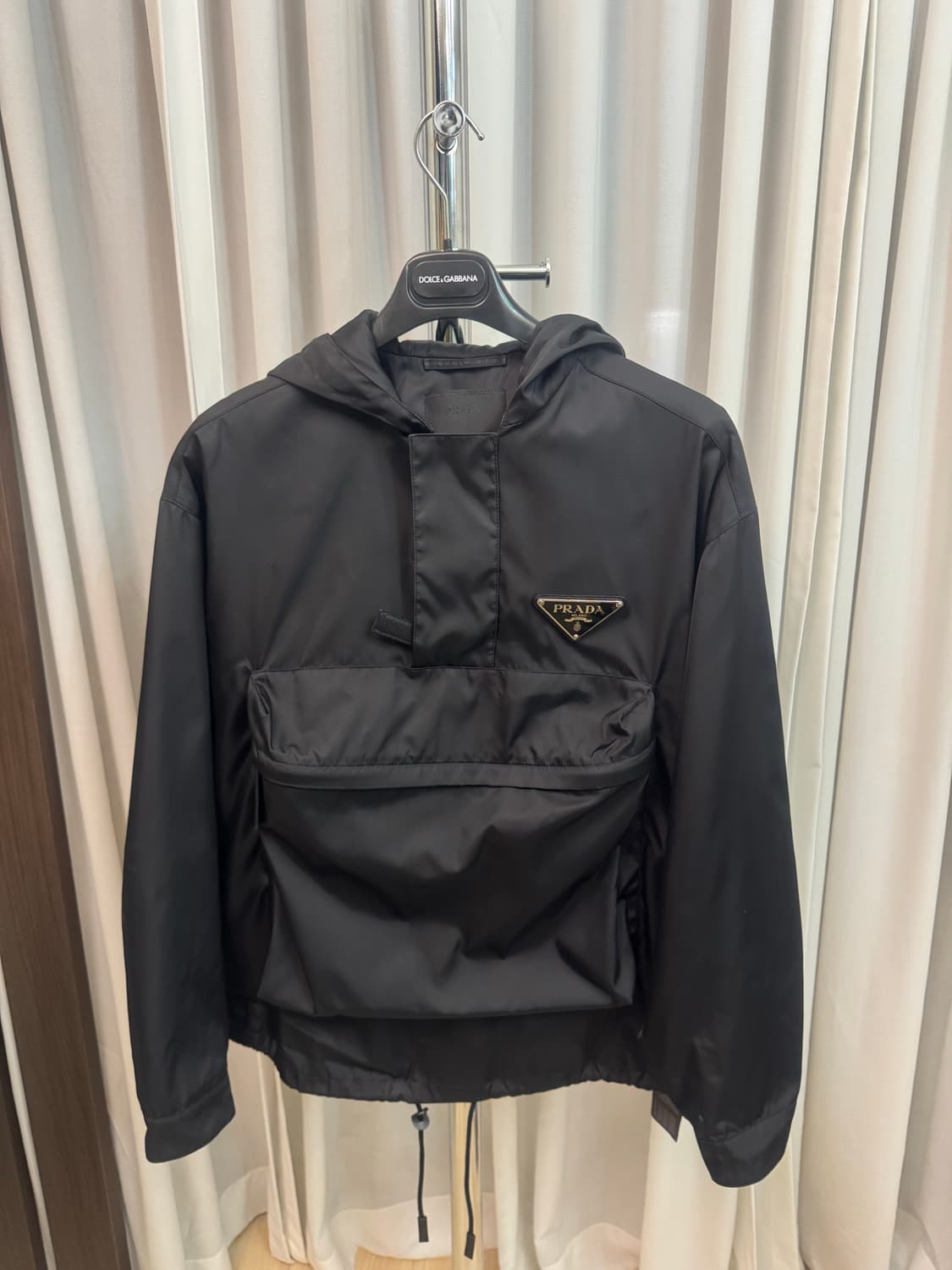 prada 리나일론 오버핏 빅로고 후디 점퍼 상품이미지3