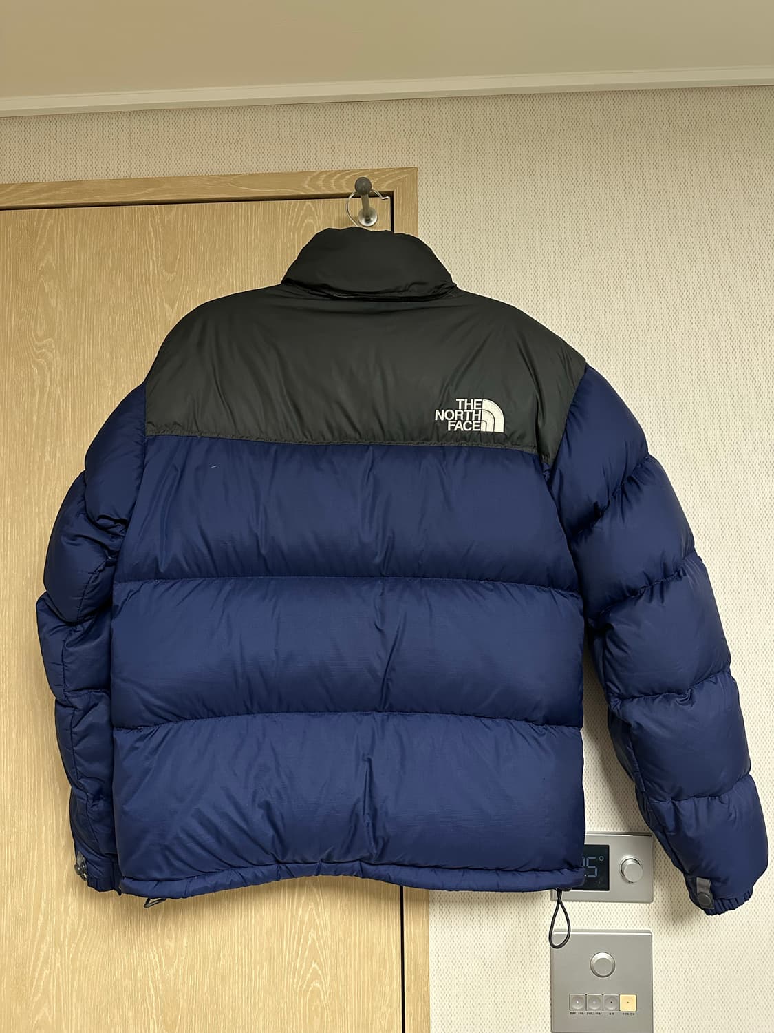 [해외발매] 노스페이스 눕시 700 무광 네이비 패딩 상품이미지3