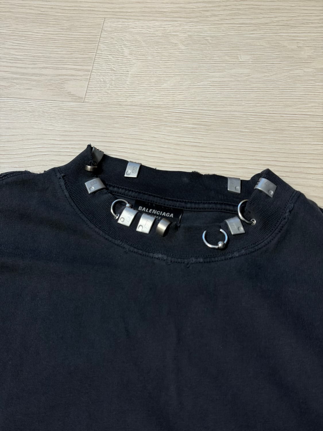 발렌시아가 피어싱 오버사이즈 티셔츠 반팔 상품이미지4