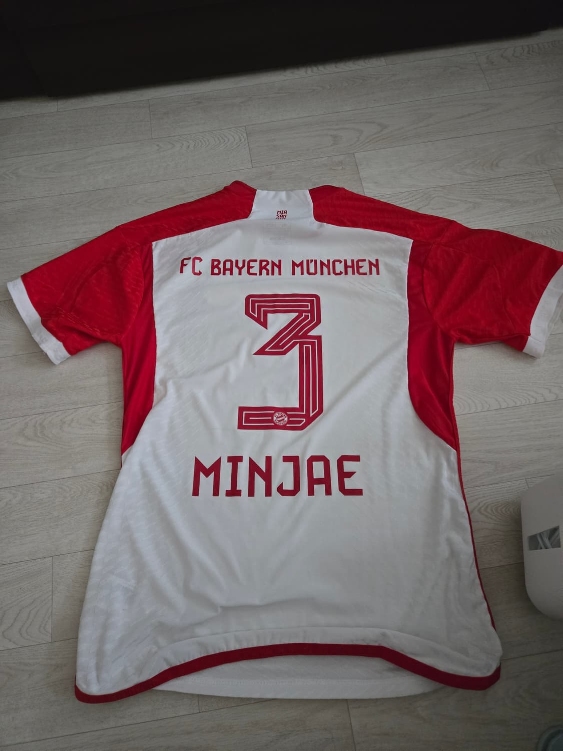 아디다스 바이에른 뮌헨 23-24 홈 김민재 마킹 3번 XL 상품이미지3