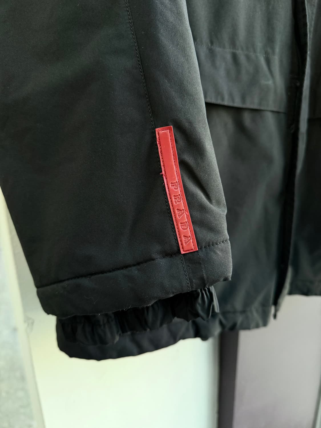 50/ 프라다 스포츠 레드탭 고어텍스 패딩자켓 상품이미지5