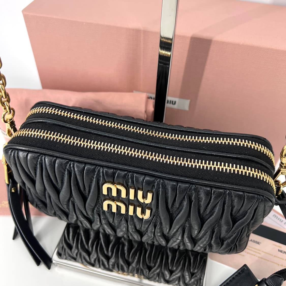 미우미우 마테라쎄 더블 지퍼 체인 크로스백 블랙 (5BP045) 상품이미지6