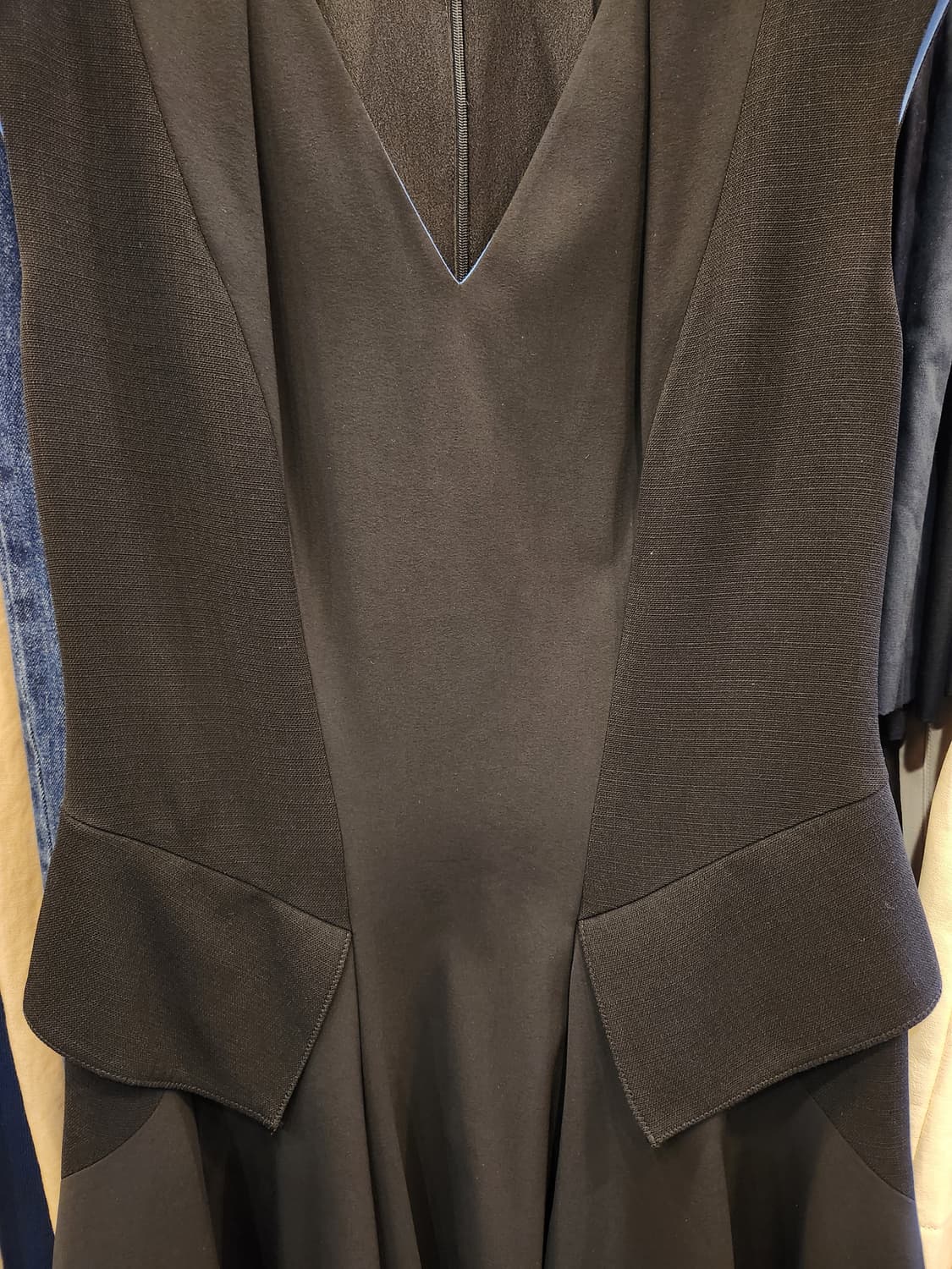 TIME 블랙 민소매 플레어 원피스 상품이미지4