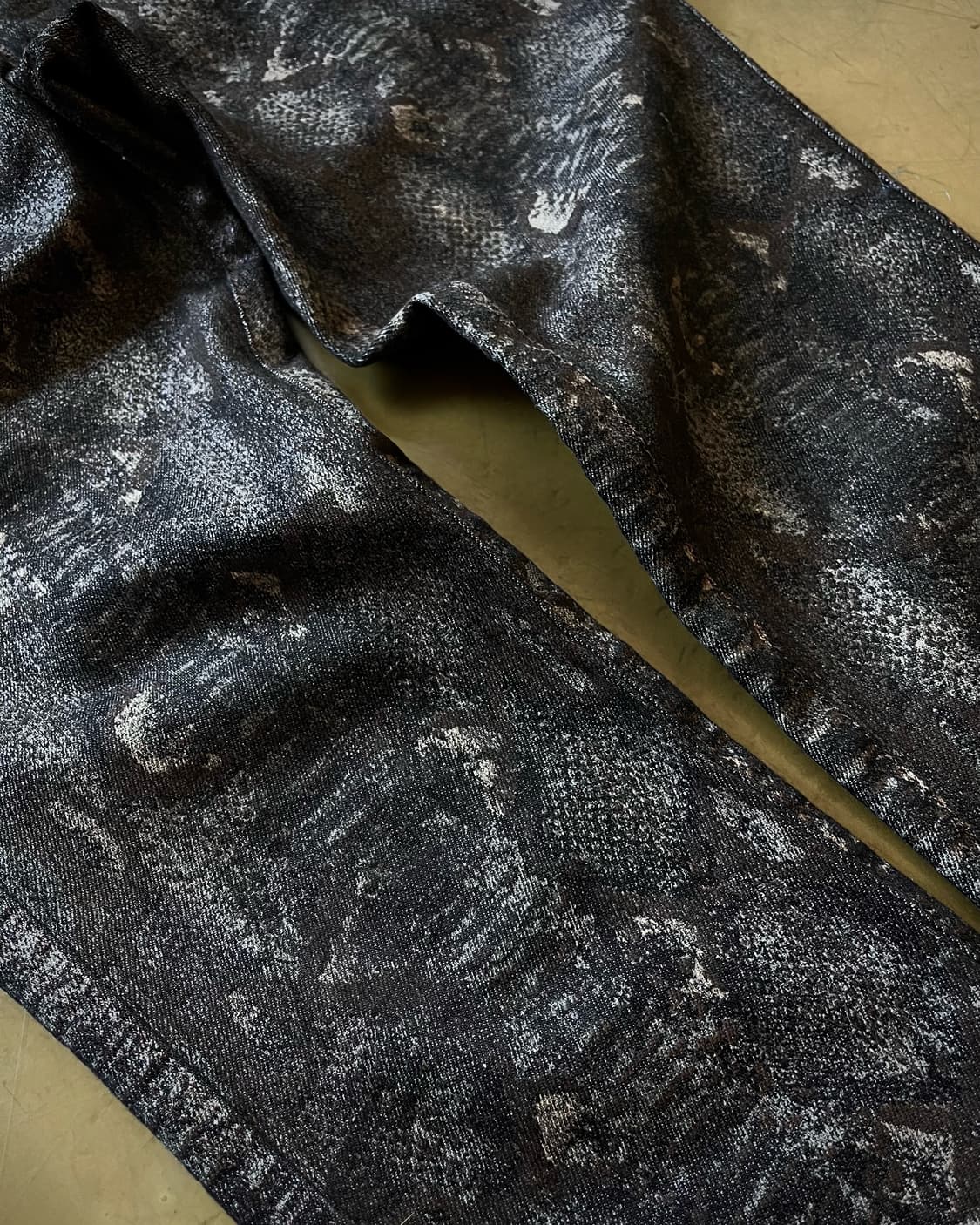 G.K 伊太利喜 Archive Python Coating Pants  상품이미지5