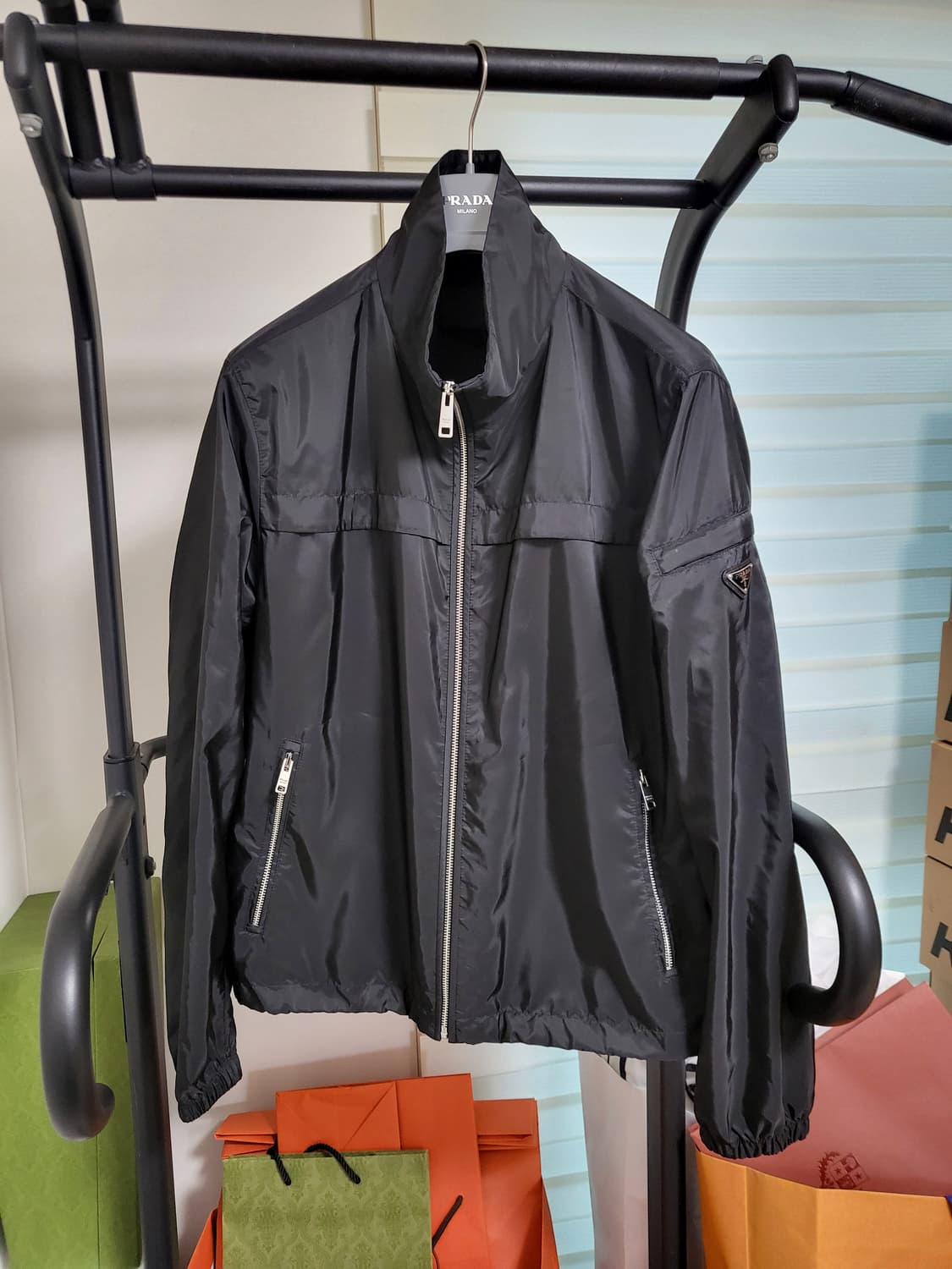 22SS 프라다 삼각로고 바람막이 자켓 50 블랙 상품이미지1