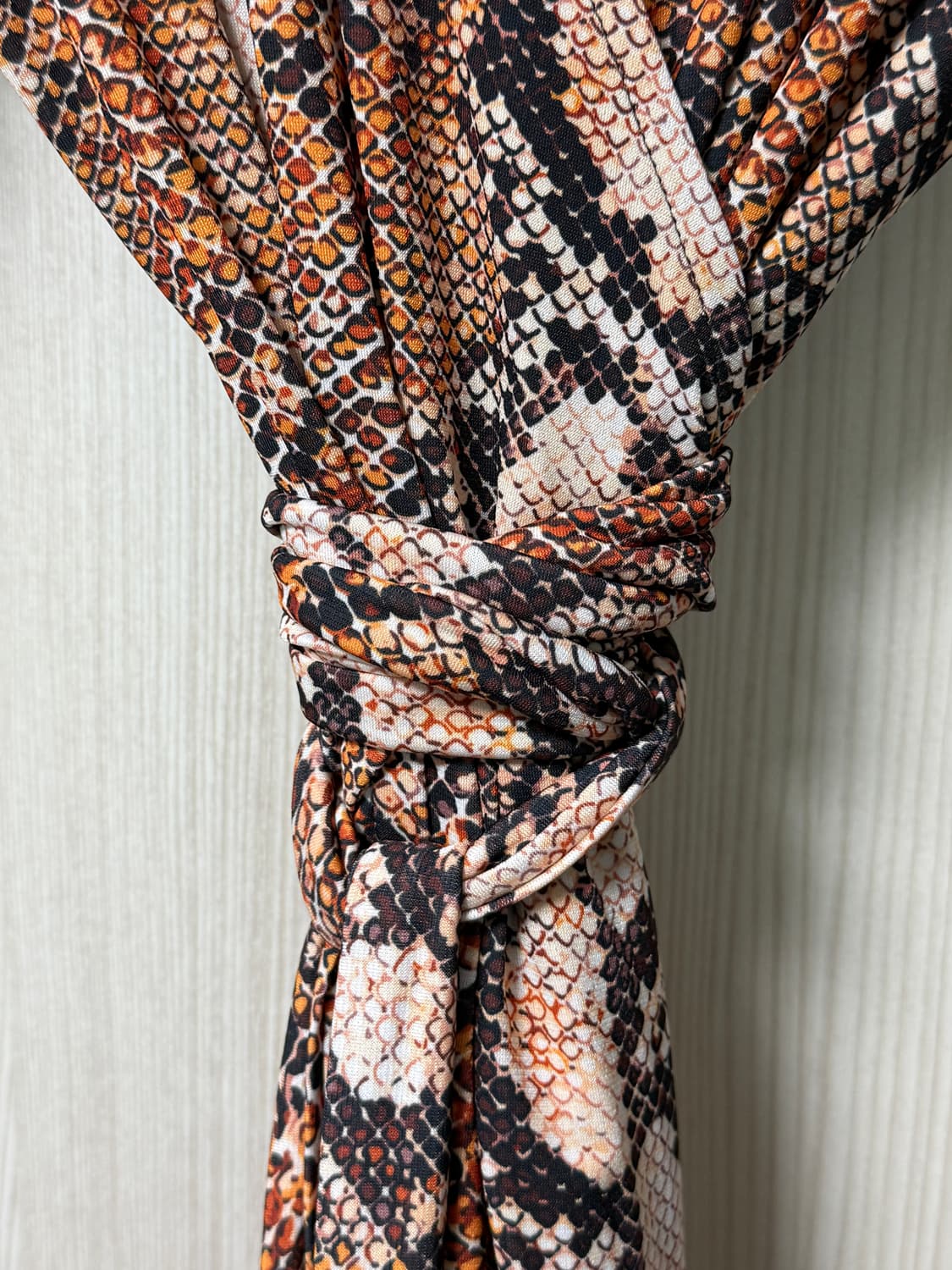 랭앤루 스네이크 패턴 원피스 상품이미지3