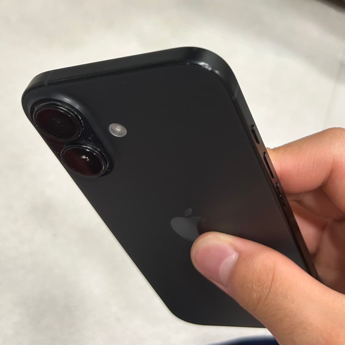 아이폰 16 블랙 128GB 배터리88% 상품이미지9