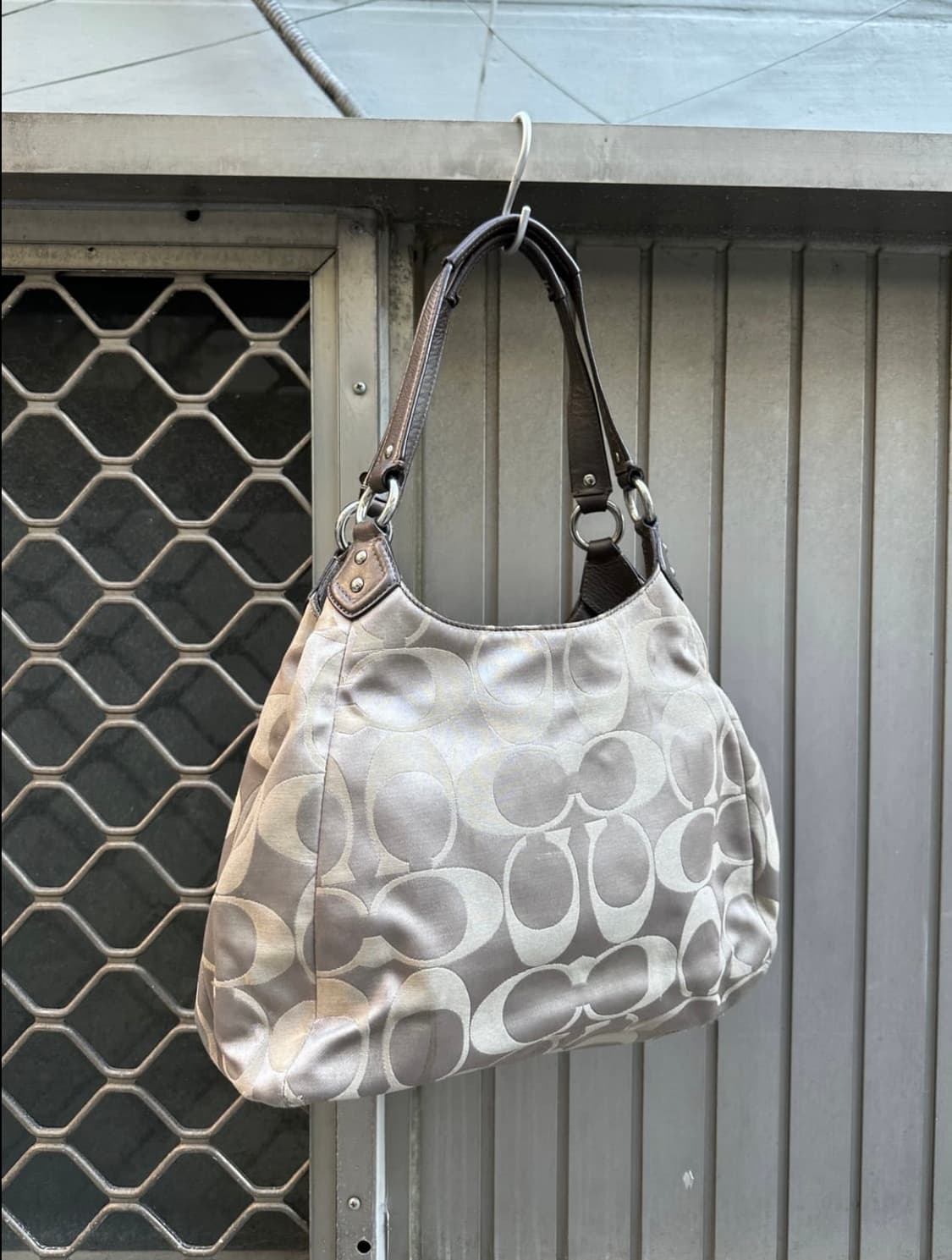 Coach stud point shoulder hobo bag 상품이미지8