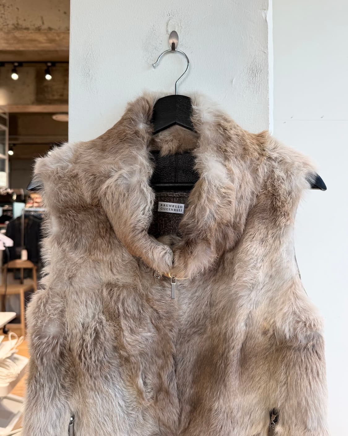 브루넬로 쿠치넬리 베이지 퍼 베스트 자켓 상품이미지3