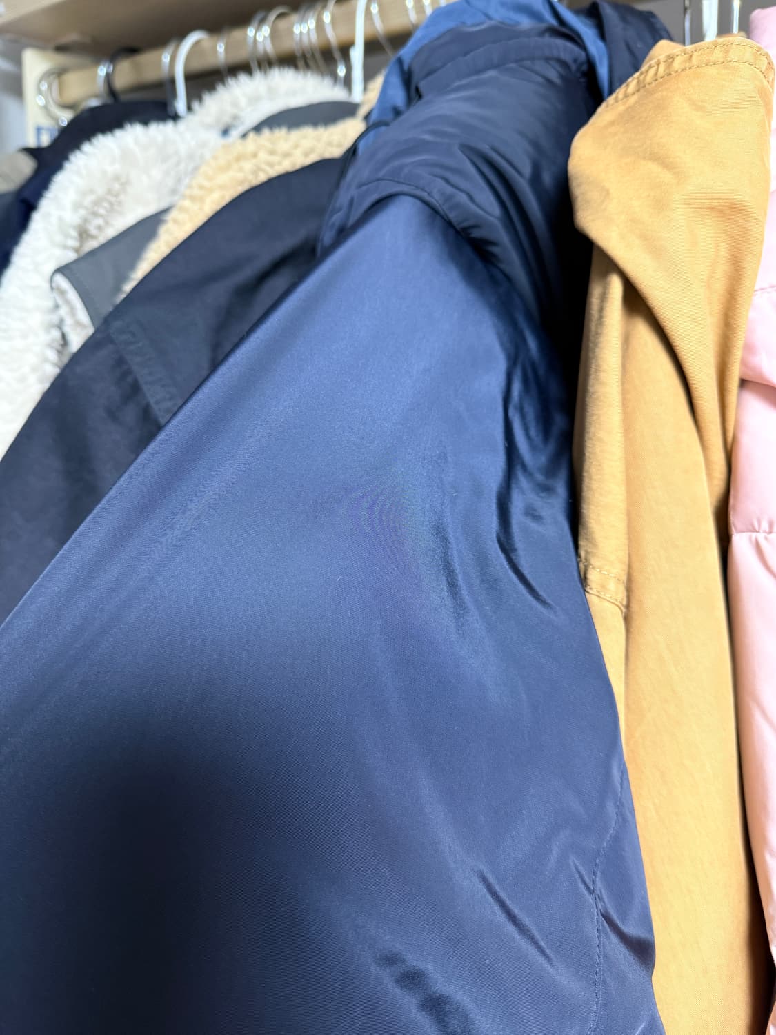 러프사이드 24fw 클라우드 파카 2사이즈 네이비 팝니다. 상품이미지8