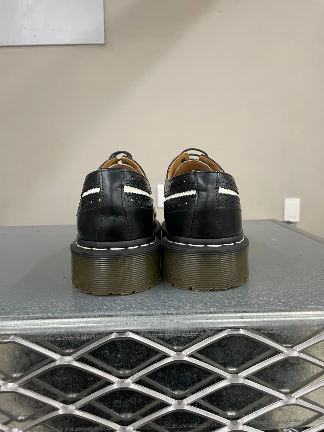 닥터마틴 3989 벡스 블랙 앤 화이트 스무스 UK6 상품이미지3