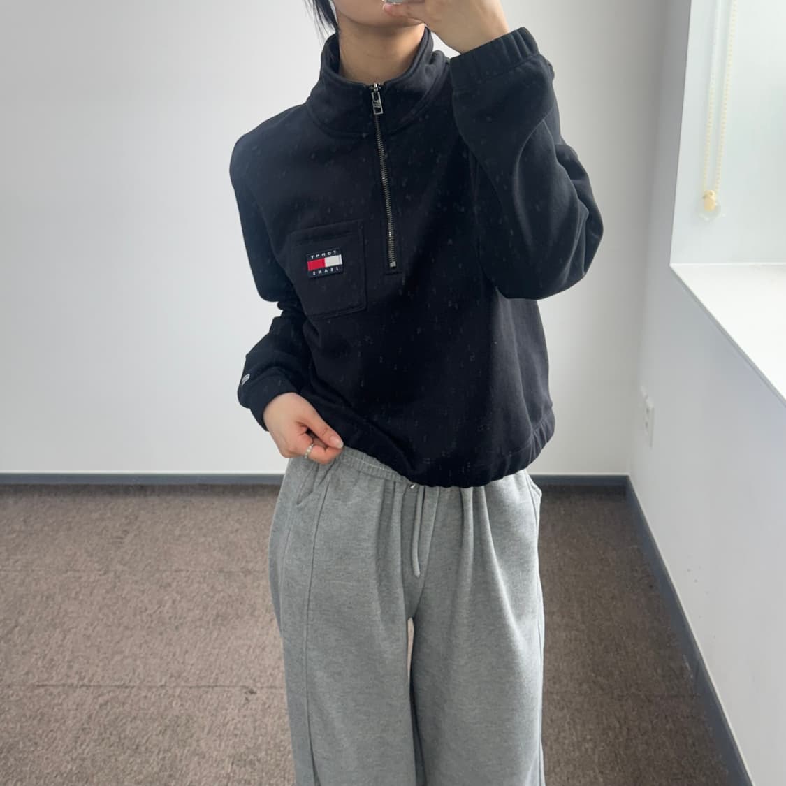 Tommy jeans 타미 진스 스몰로고 반집업 블랙 맨투맨  상품이미지2