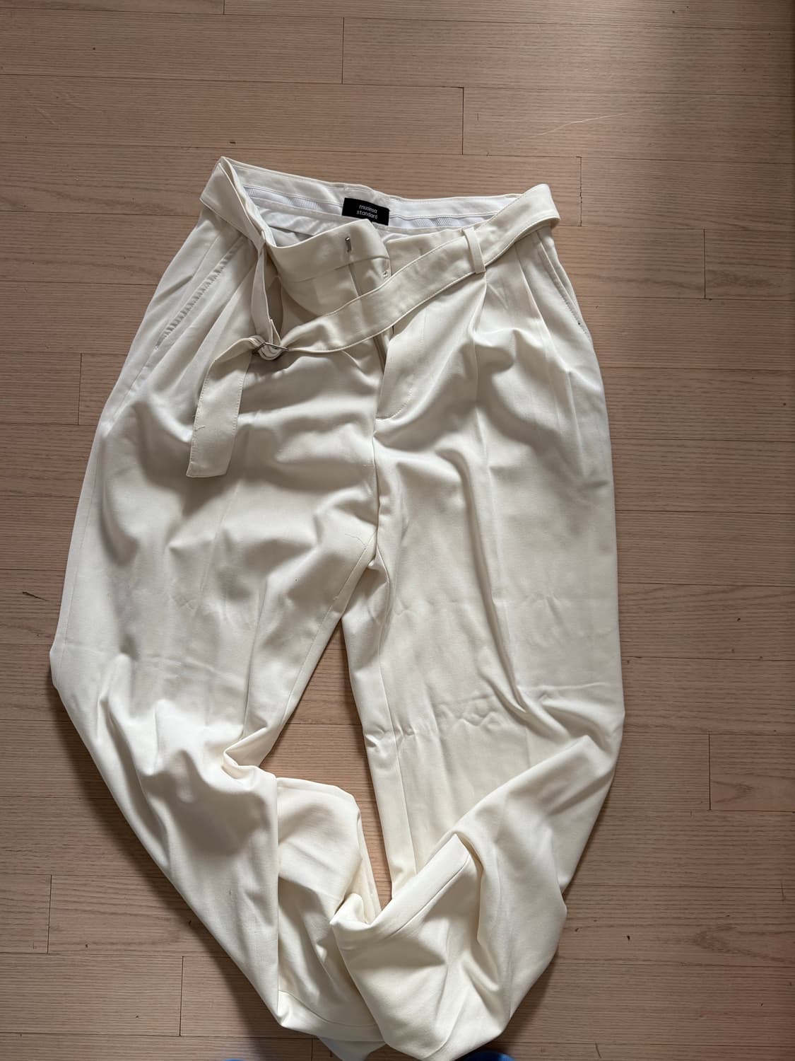 무신사 화이트 벨트슬랙스 상품이미지1