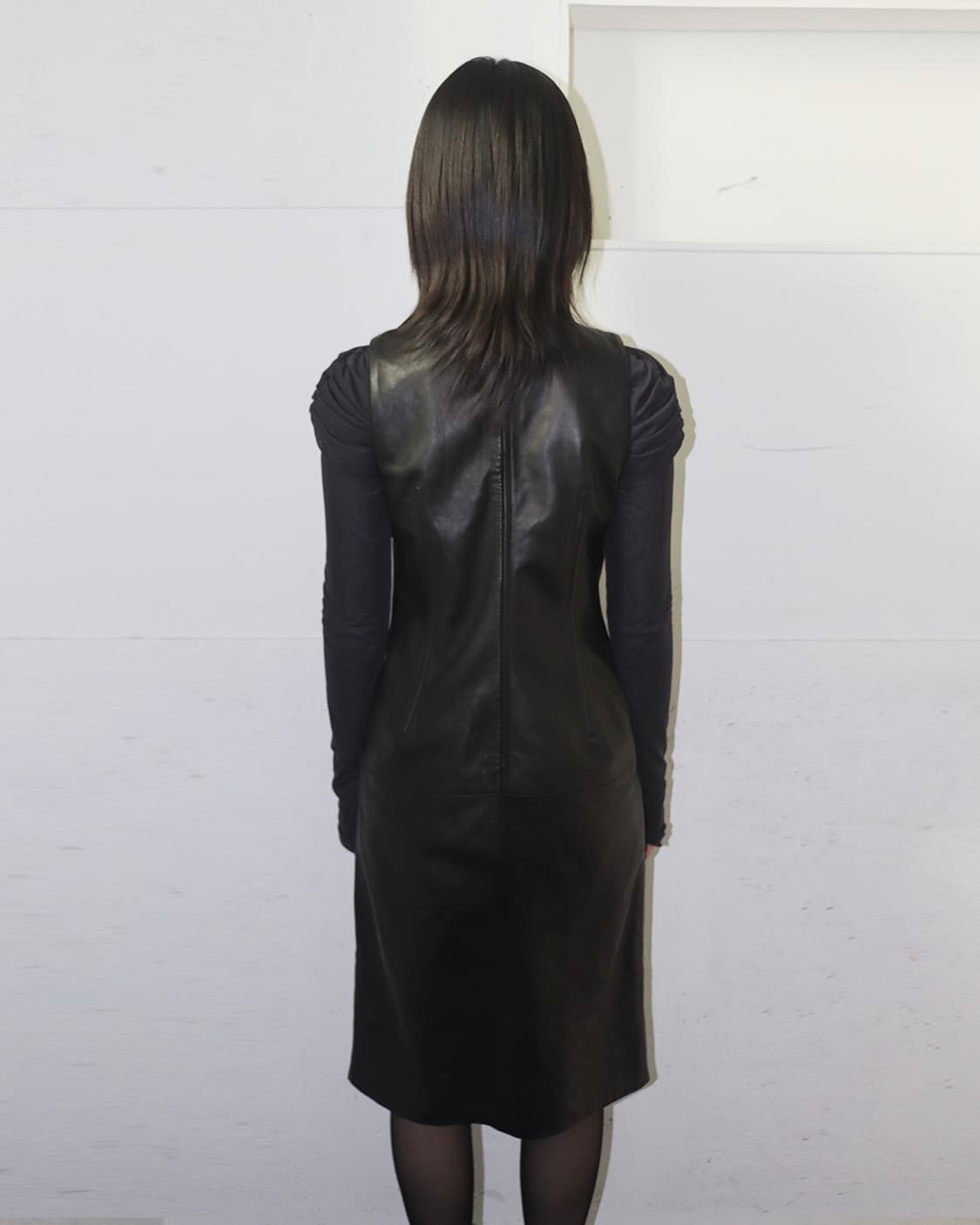 돌체앤가바나 라인 디테일 레더 슬리브리스 드레스 상품이미지3