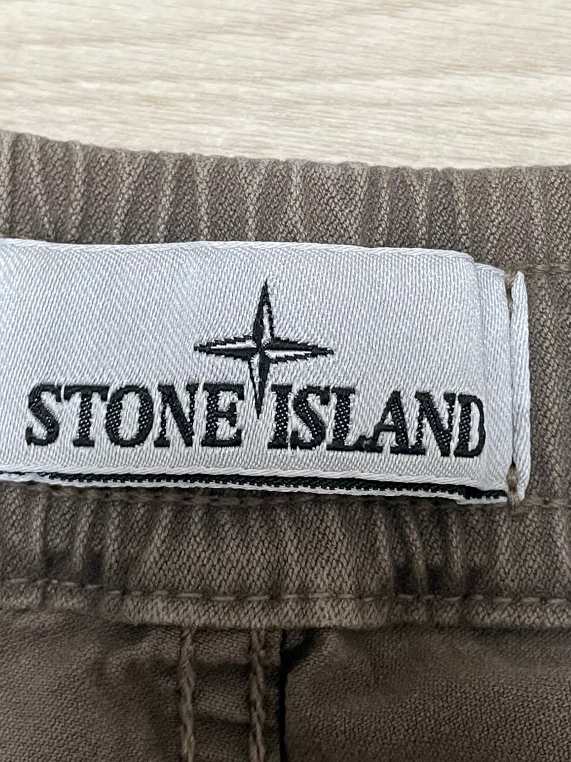 [ 30 ] 24fw 스톤아일랜드 와펜패치 카고팬츠 밴딩 머드 상품이미지3