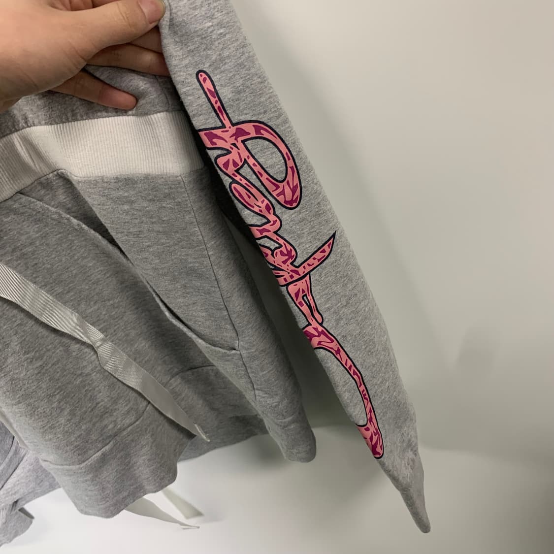 오클리 레터링 그레이 브이넥 후드티 상품이미지5