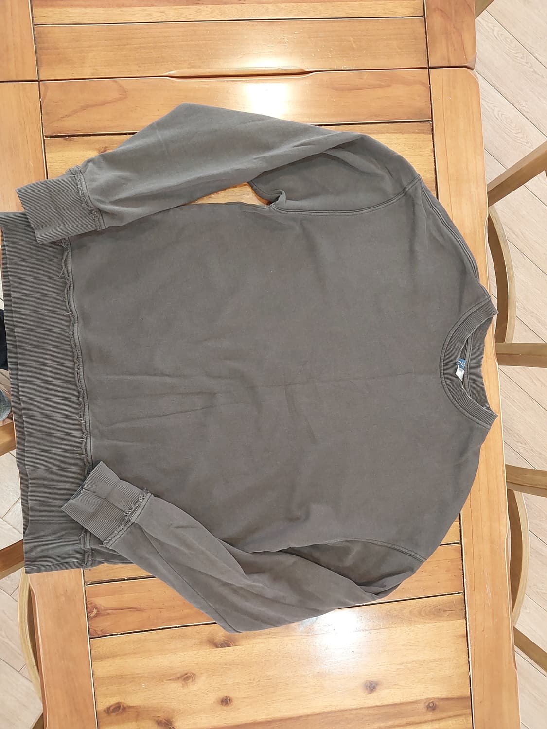 아디다스 폴리 그레이 맨투맨  H&M 차콜 오버사이즈 스웻셔츠  상품이미지7