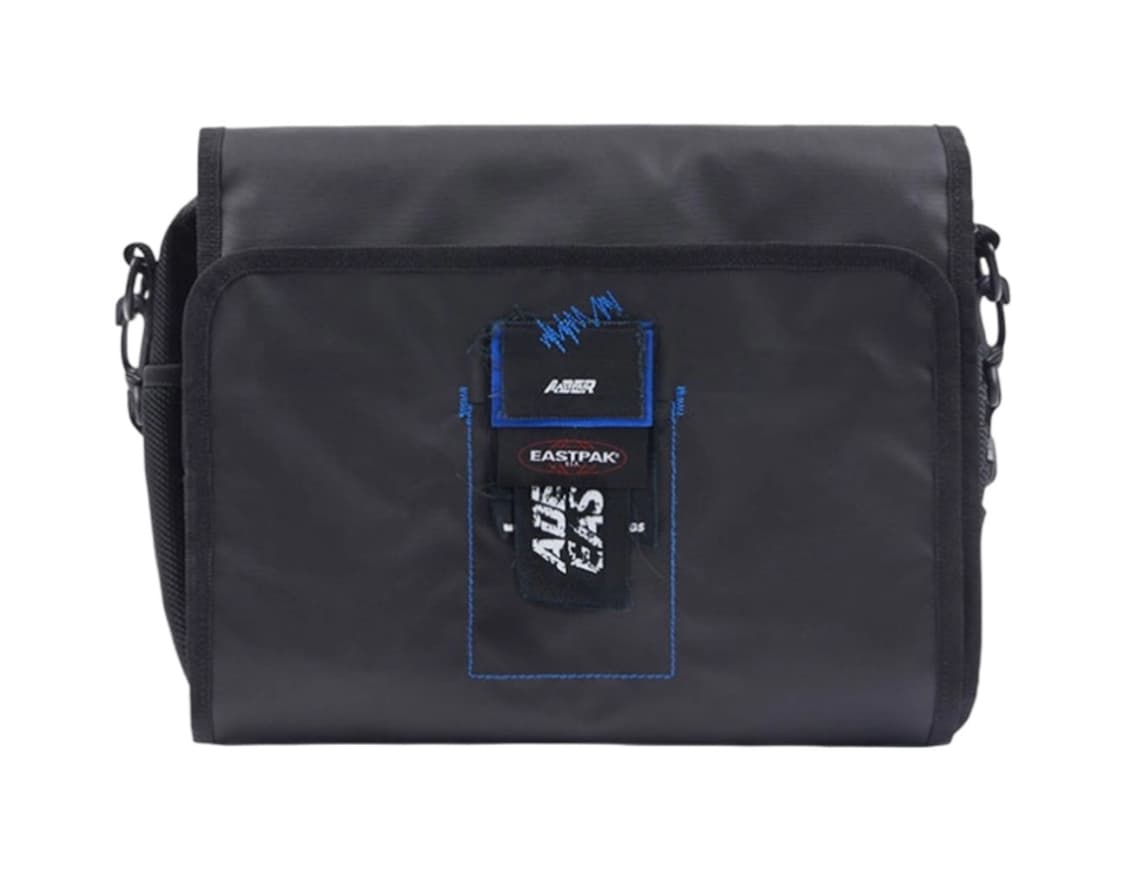 아더에러 X 이스트팩 숄더백 상품이미지1