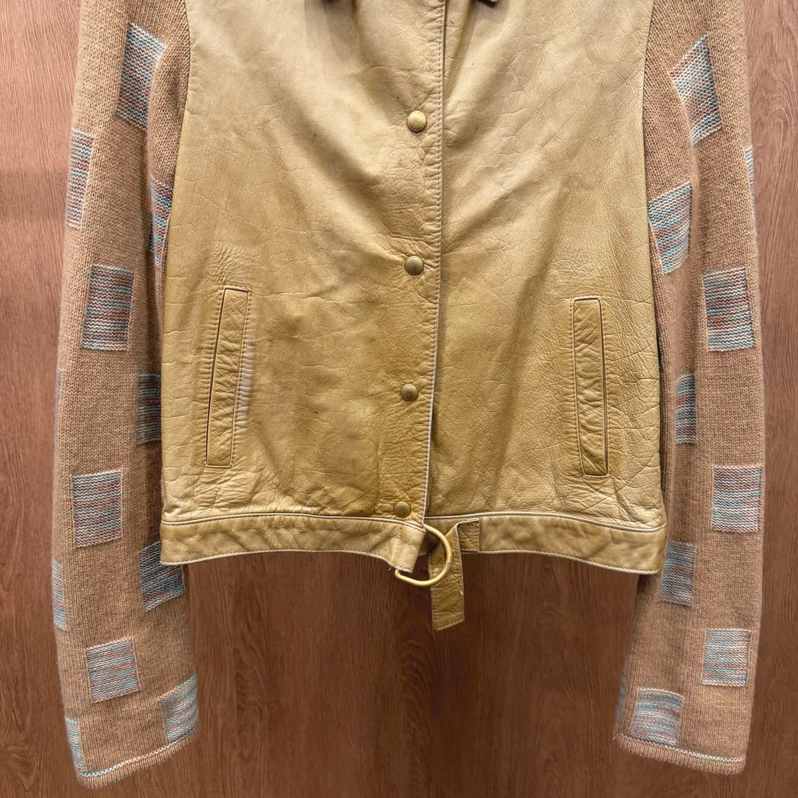 미쏘니 카프스킨 레더 니트 믹스 자켓 불록 패턴 스트랩 디테일 베이지 상품이미지5