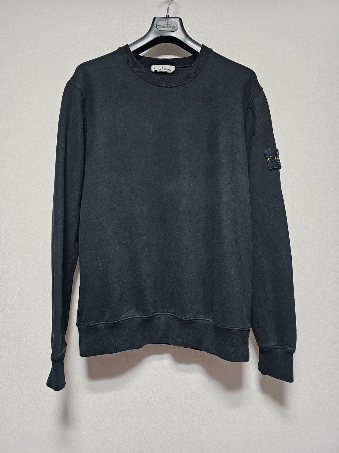 스톤아일랜드 맨투맨 블랙 상품이미지1