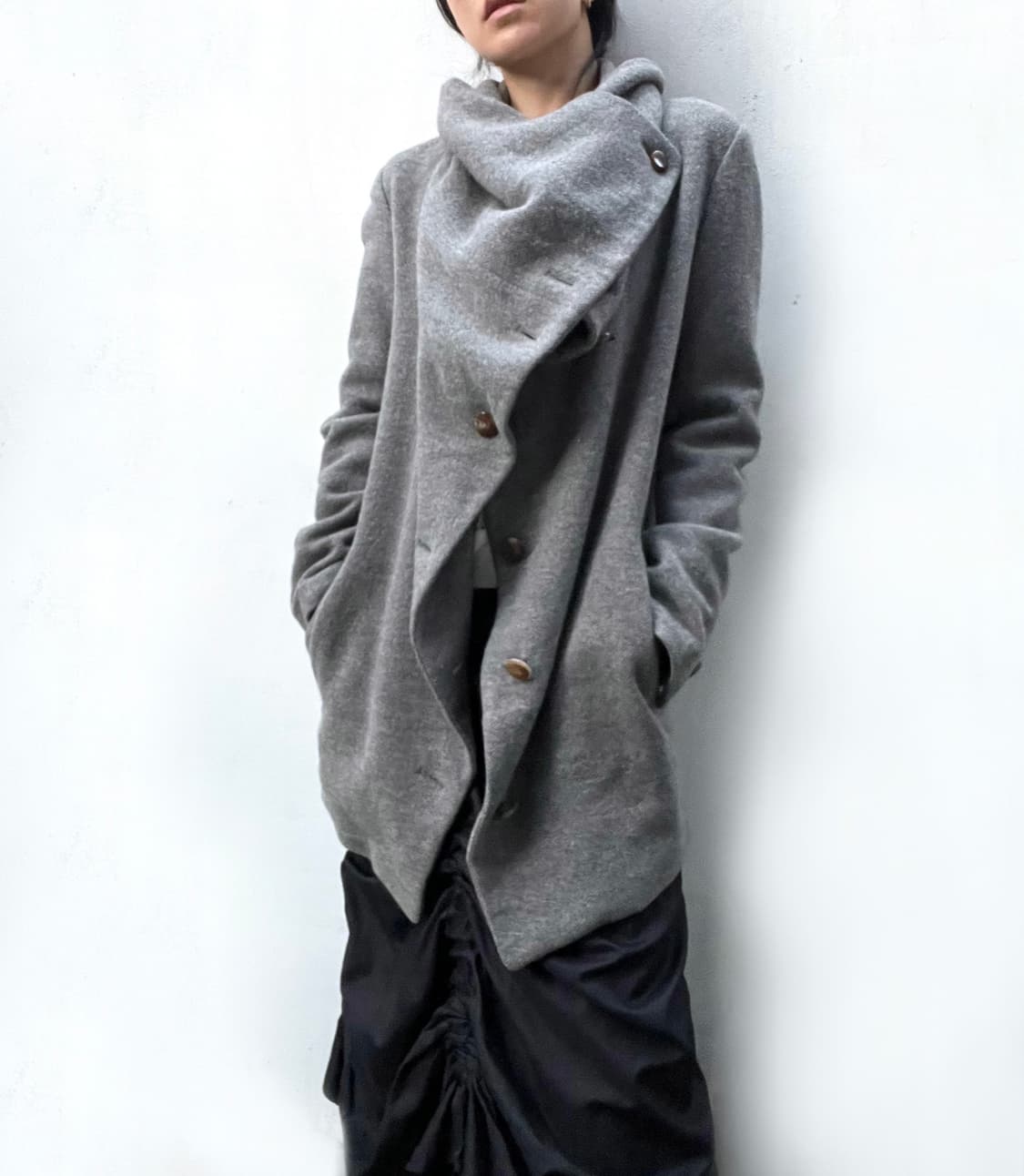 Asymmetric 하이넥 드레이핑 코트 상품이미지2