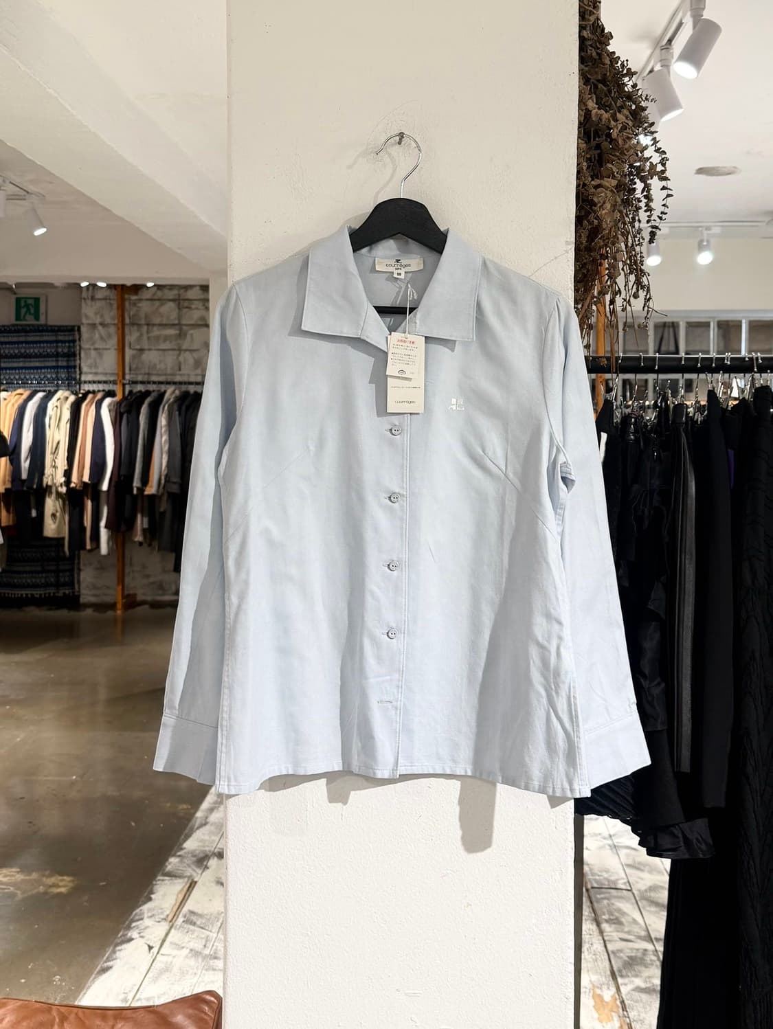 꾸레쥬 라이트블루 로고 코튼 셔츠 상품이미지1