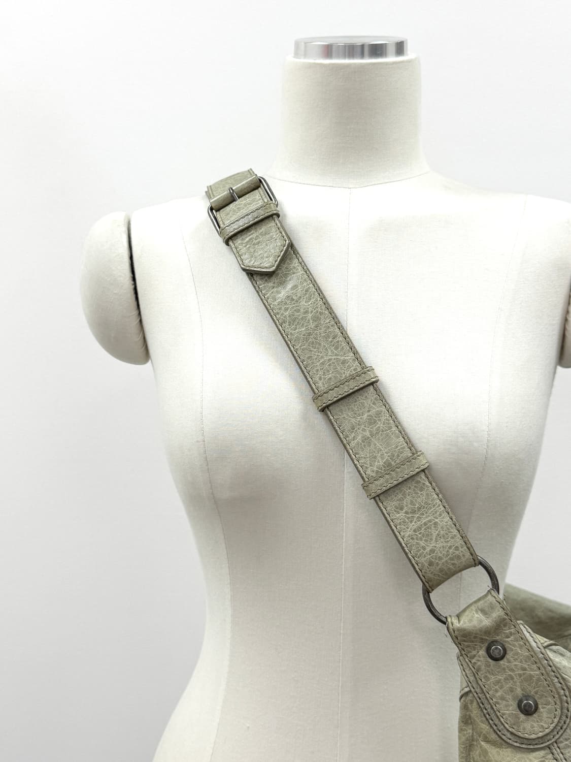 발렌시아가 아레나 레더 클래식 쿠리에 크로스백 상품이미지5