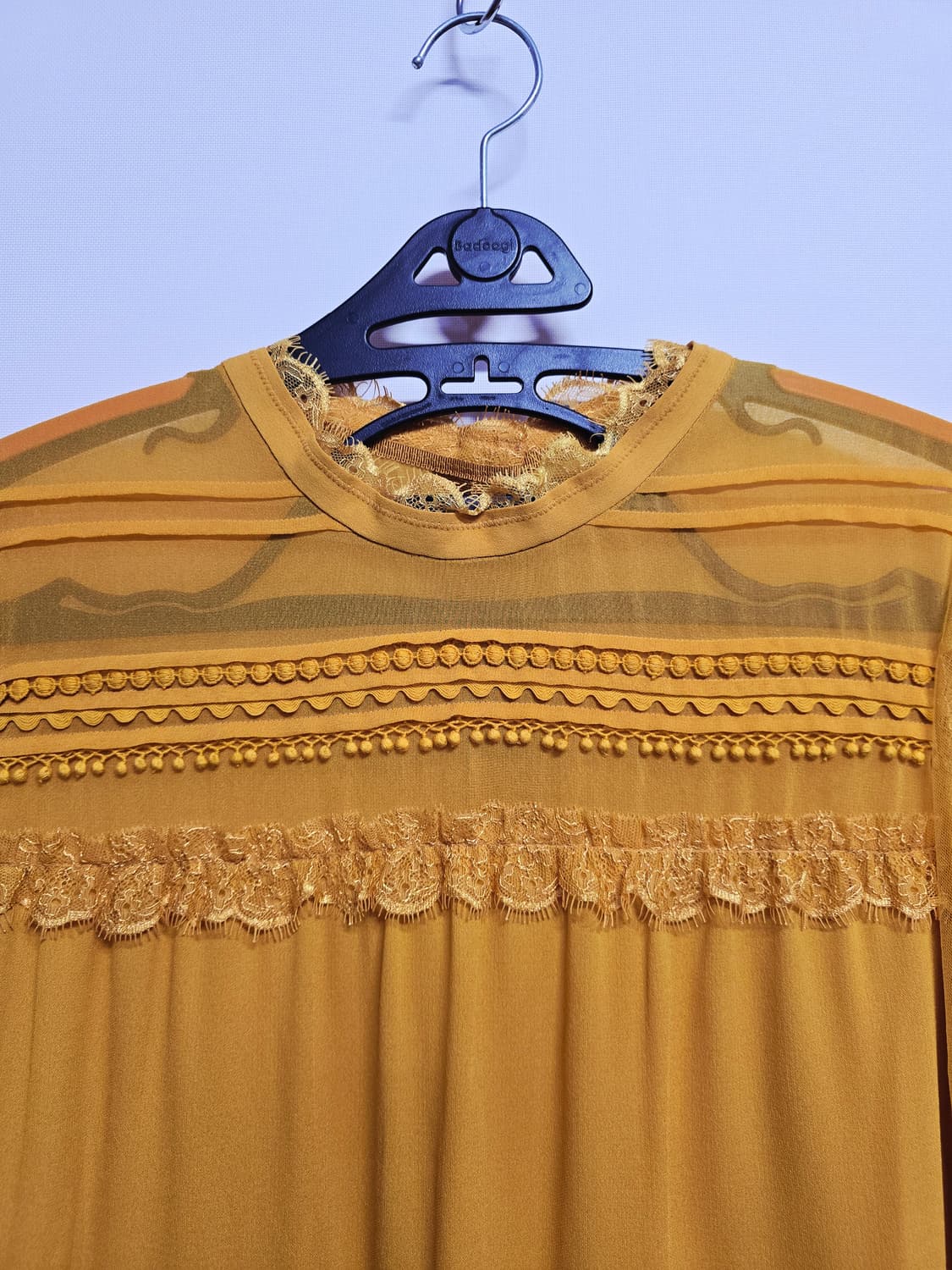 한섬 마인 레이스 펀칭 시스루 블라우스 상품이미지2