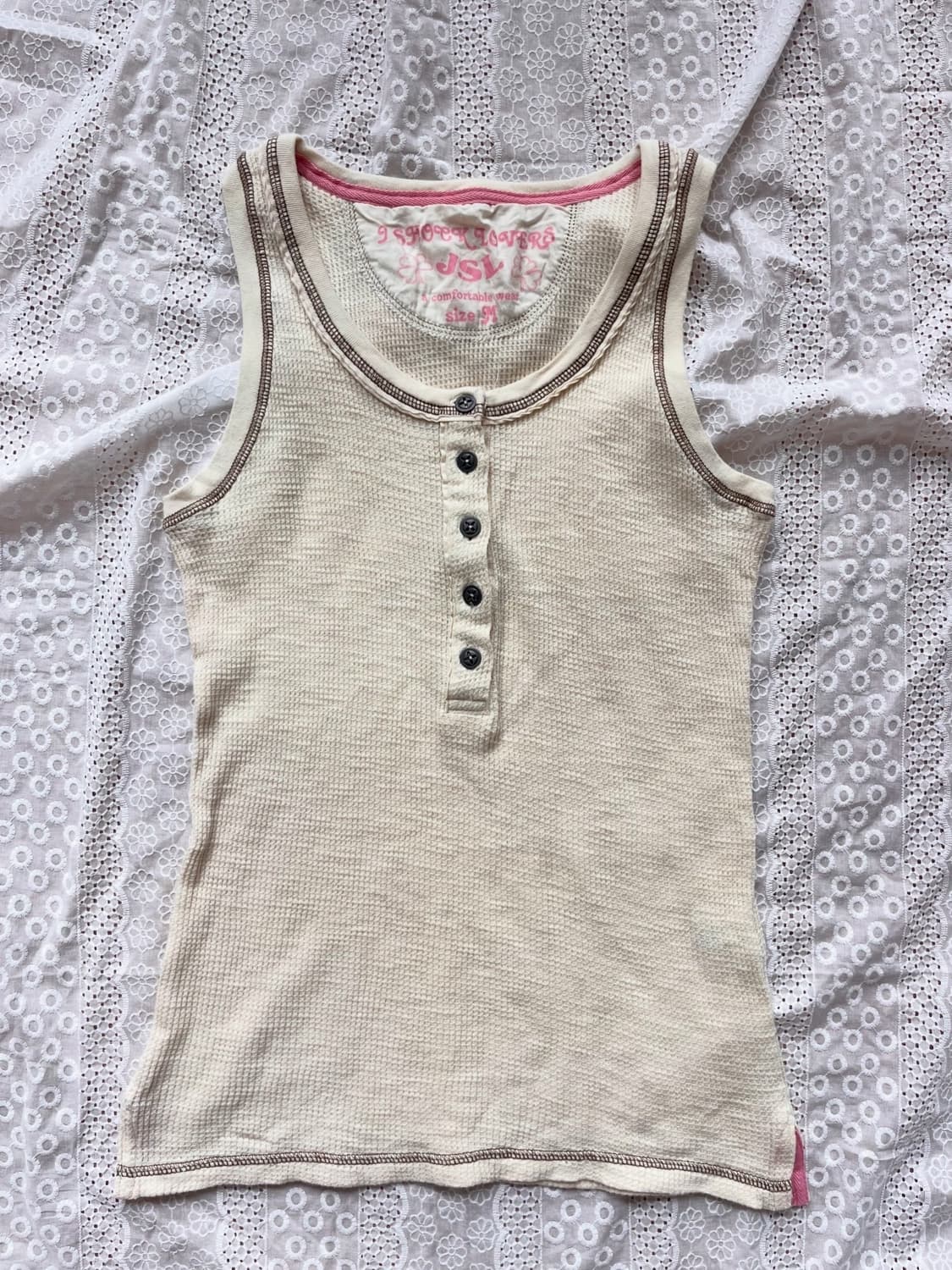Beige waffle button sleeveless 상품이미지1